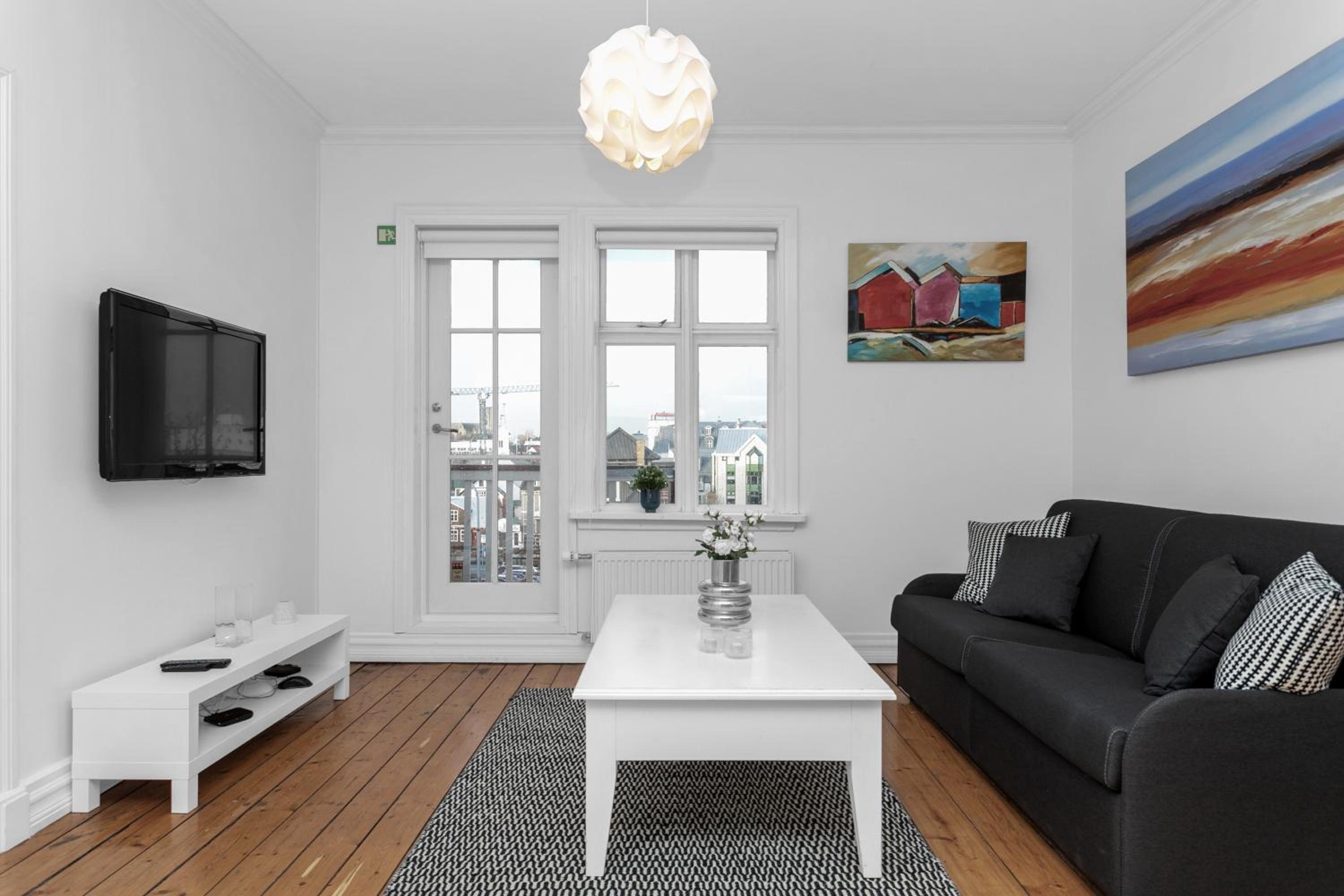 One-Bedroom Apartment - Photo 3