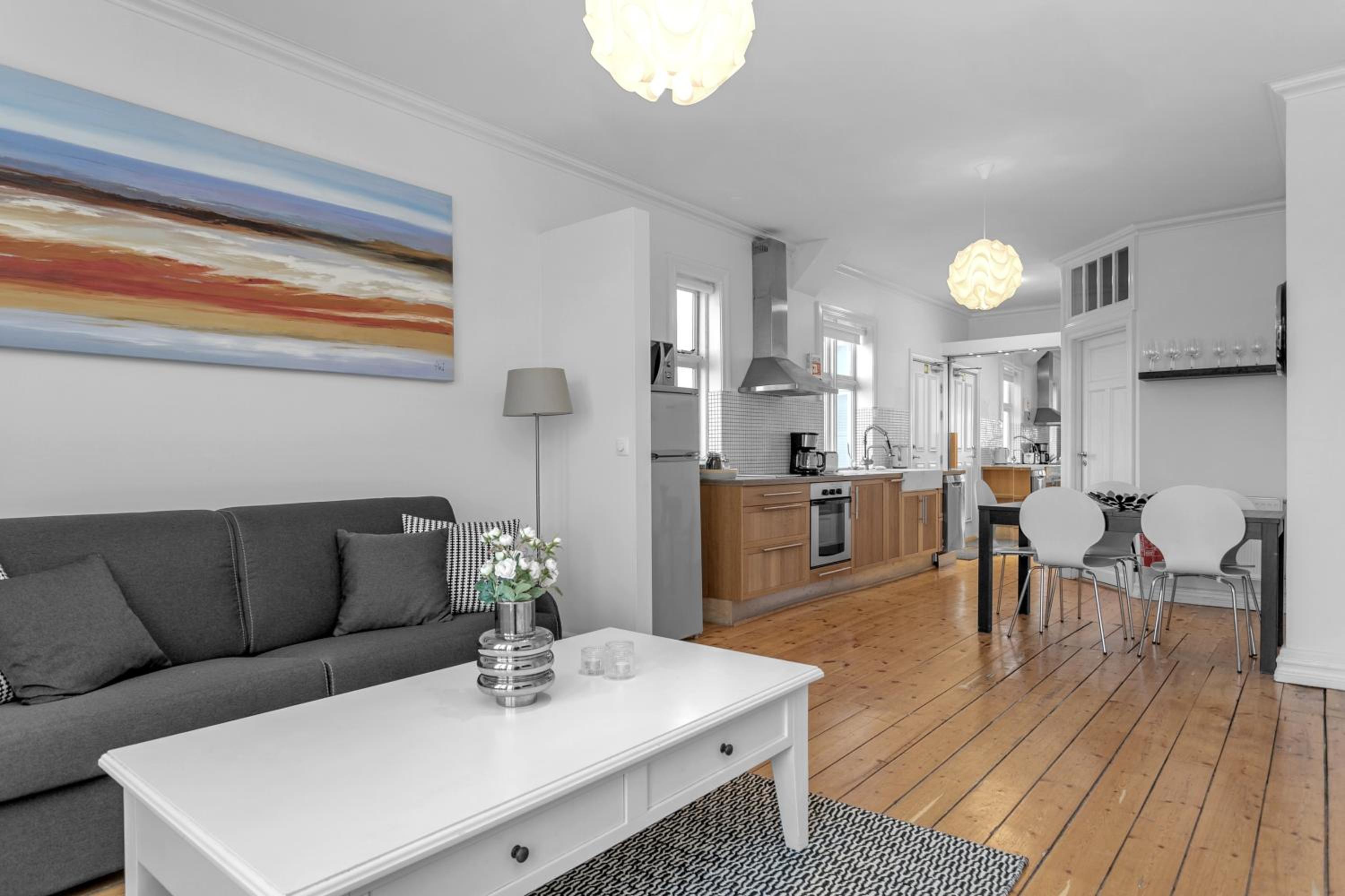 One-Bedroom Apartment - Photo 2