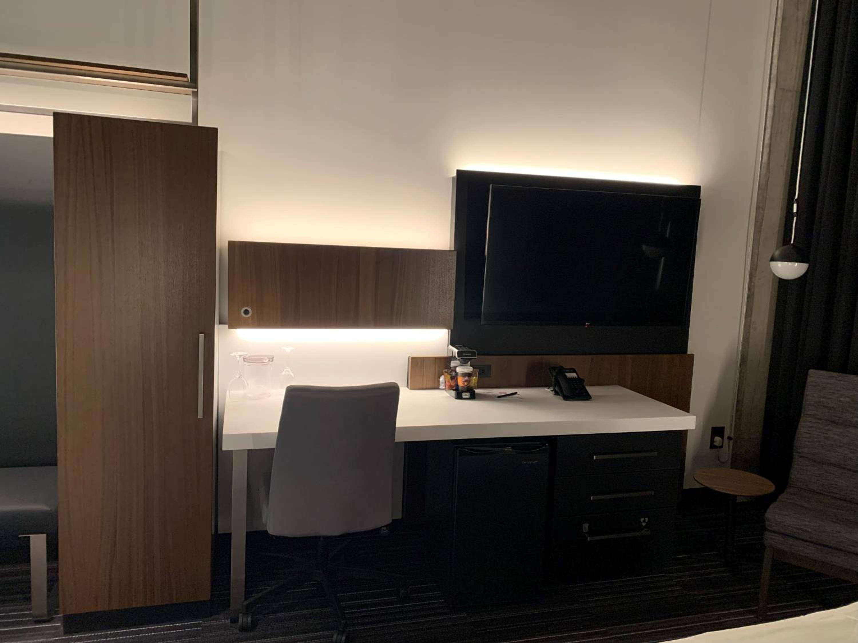 Deluxe King Room - Photo 3
