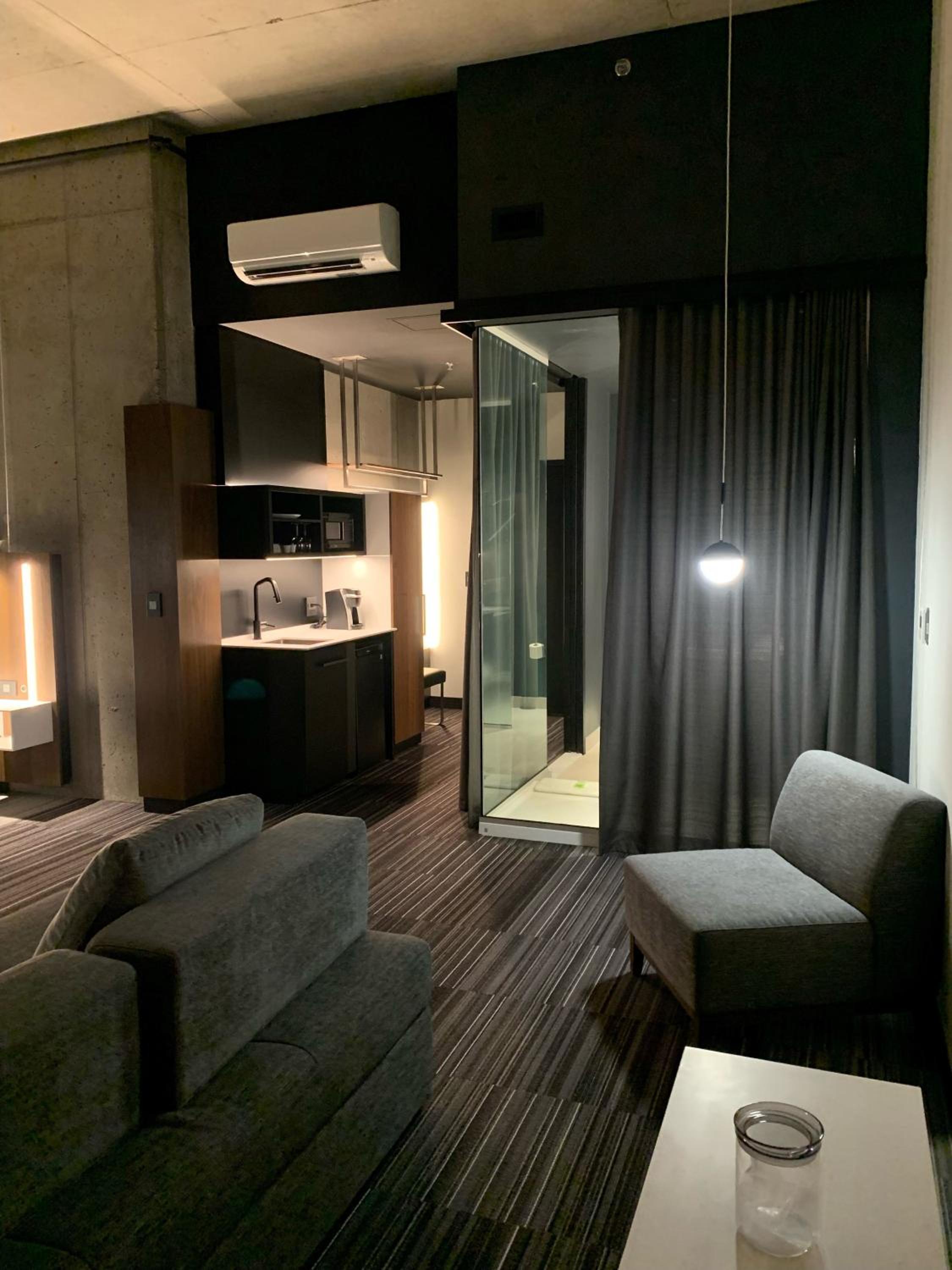 Superior King Suite - Photo 2