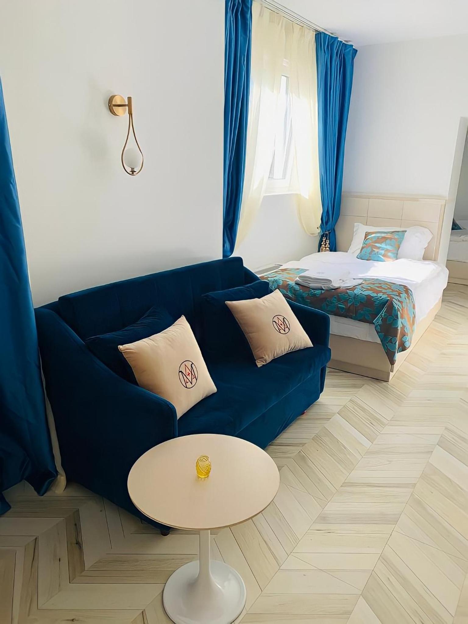 Twin Room with Extra Bed - Photo 1