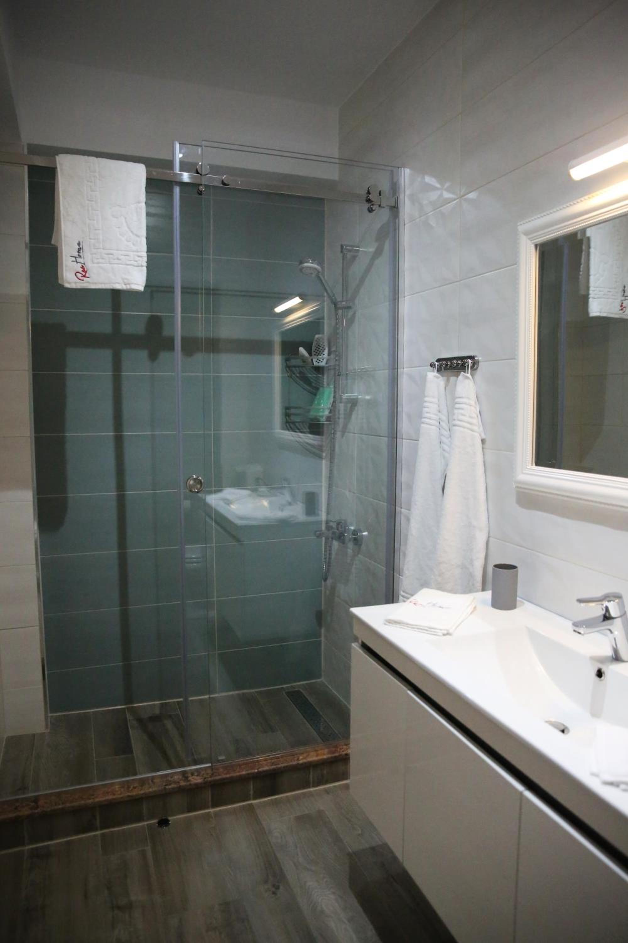 Apartment with Balcony - Photo 2