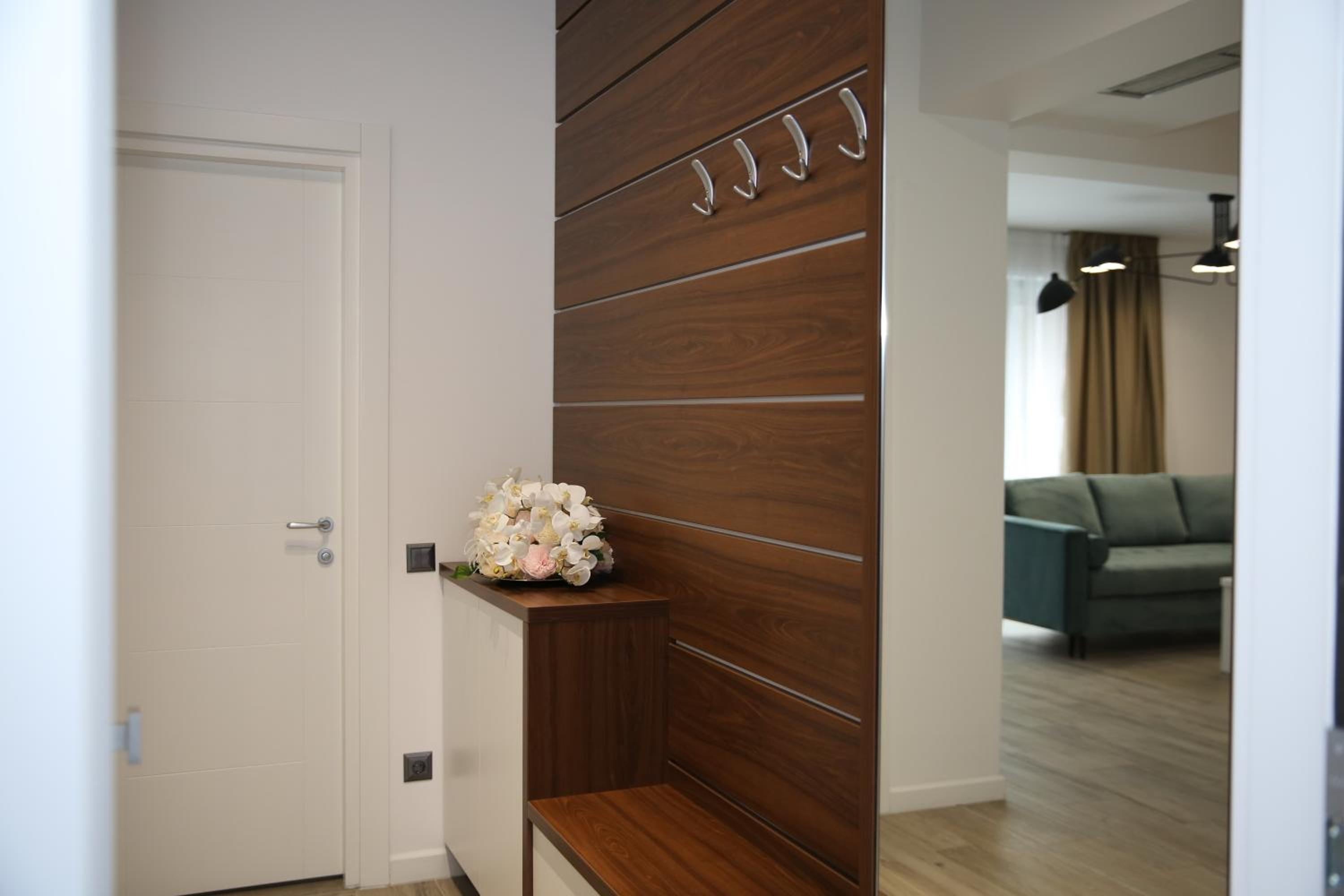 Apartment with Balcony - Photo 4