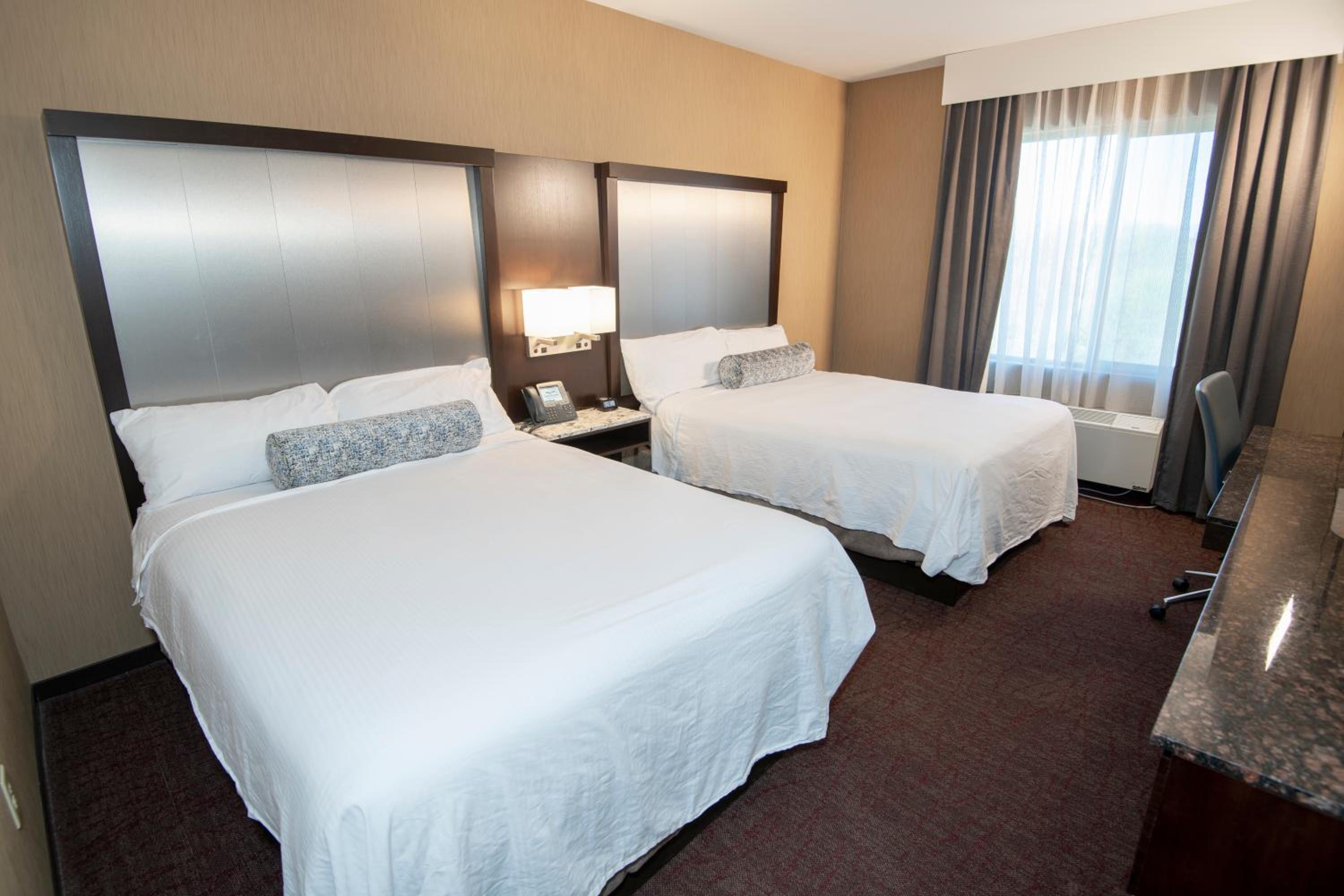Queen Room with Two Queen Beds photo 1