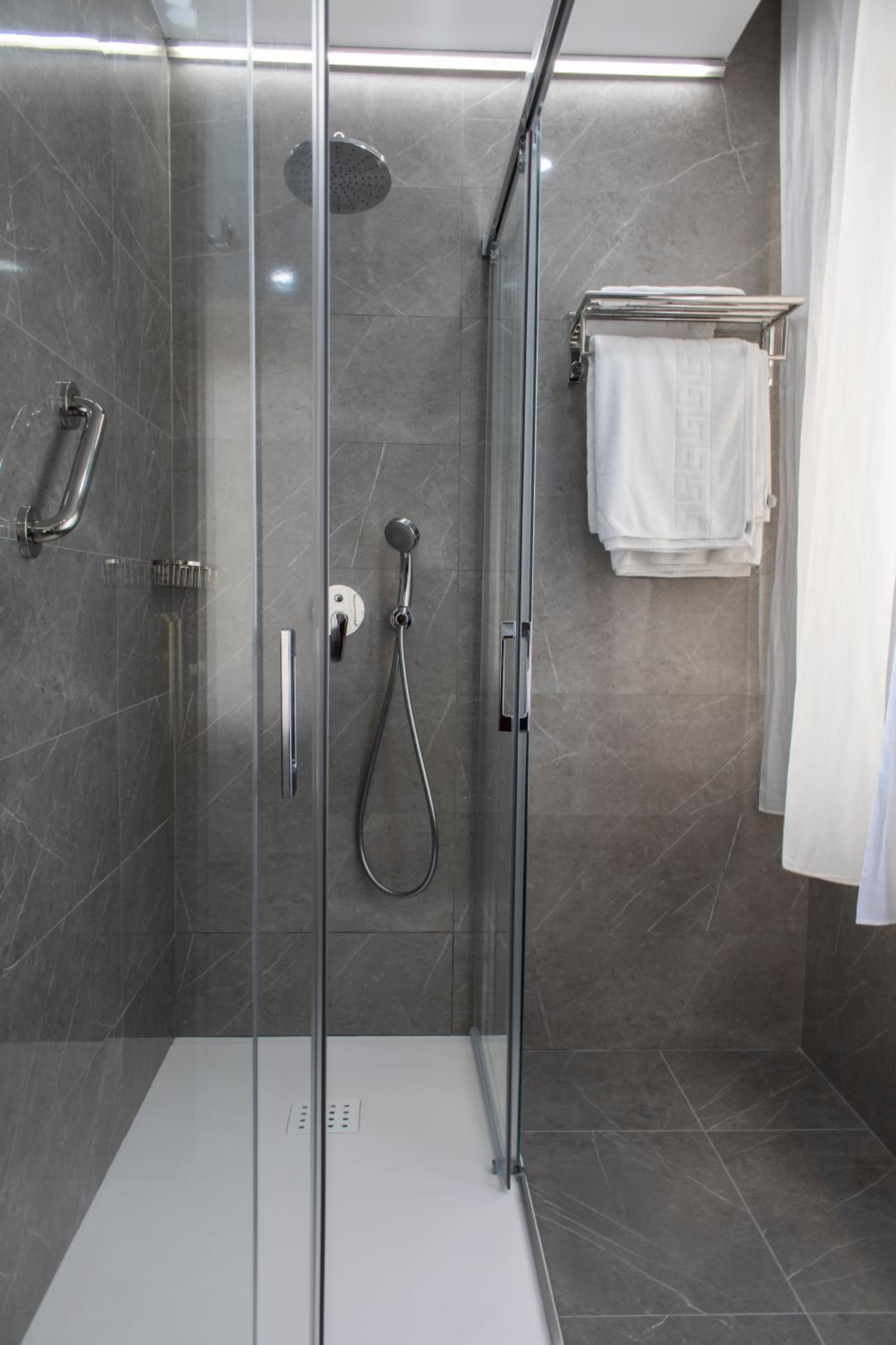 Double or Twin Room with Balcony photo 3