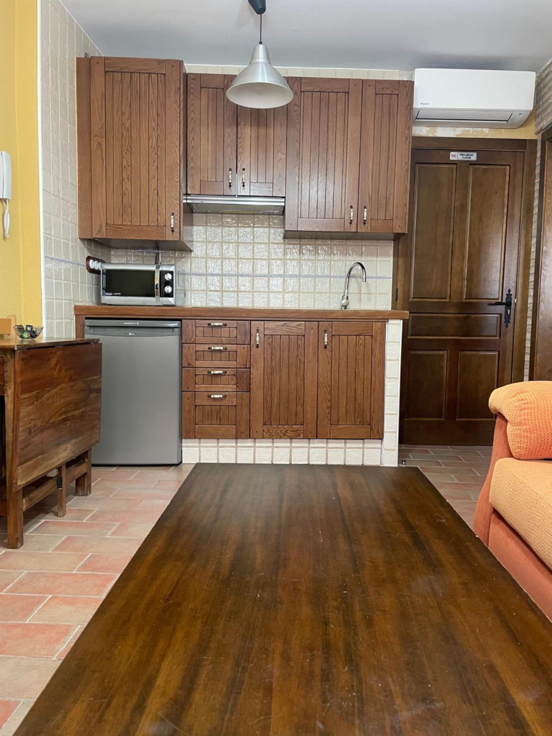 One-Bedroom Apartment - Photo 8