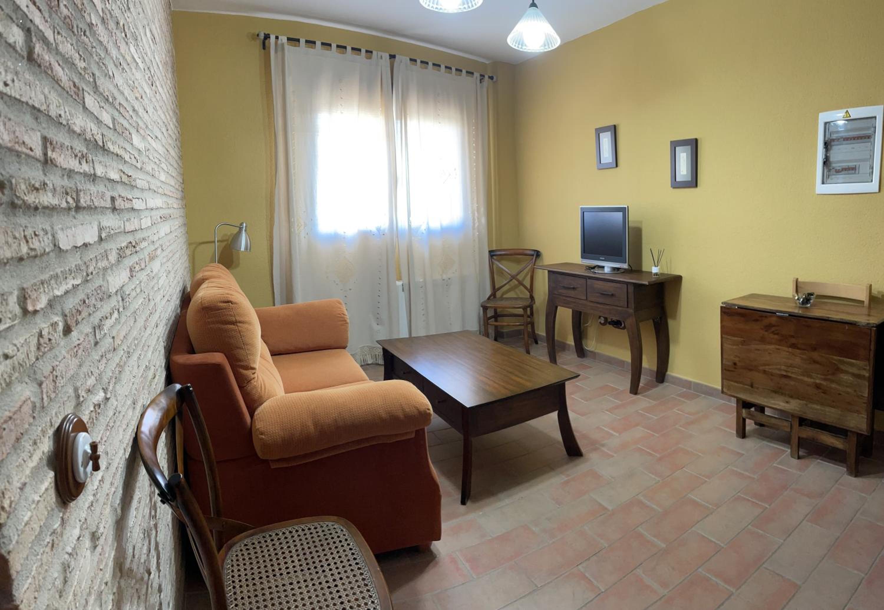 One-Bedroom Apartment - Photo 6