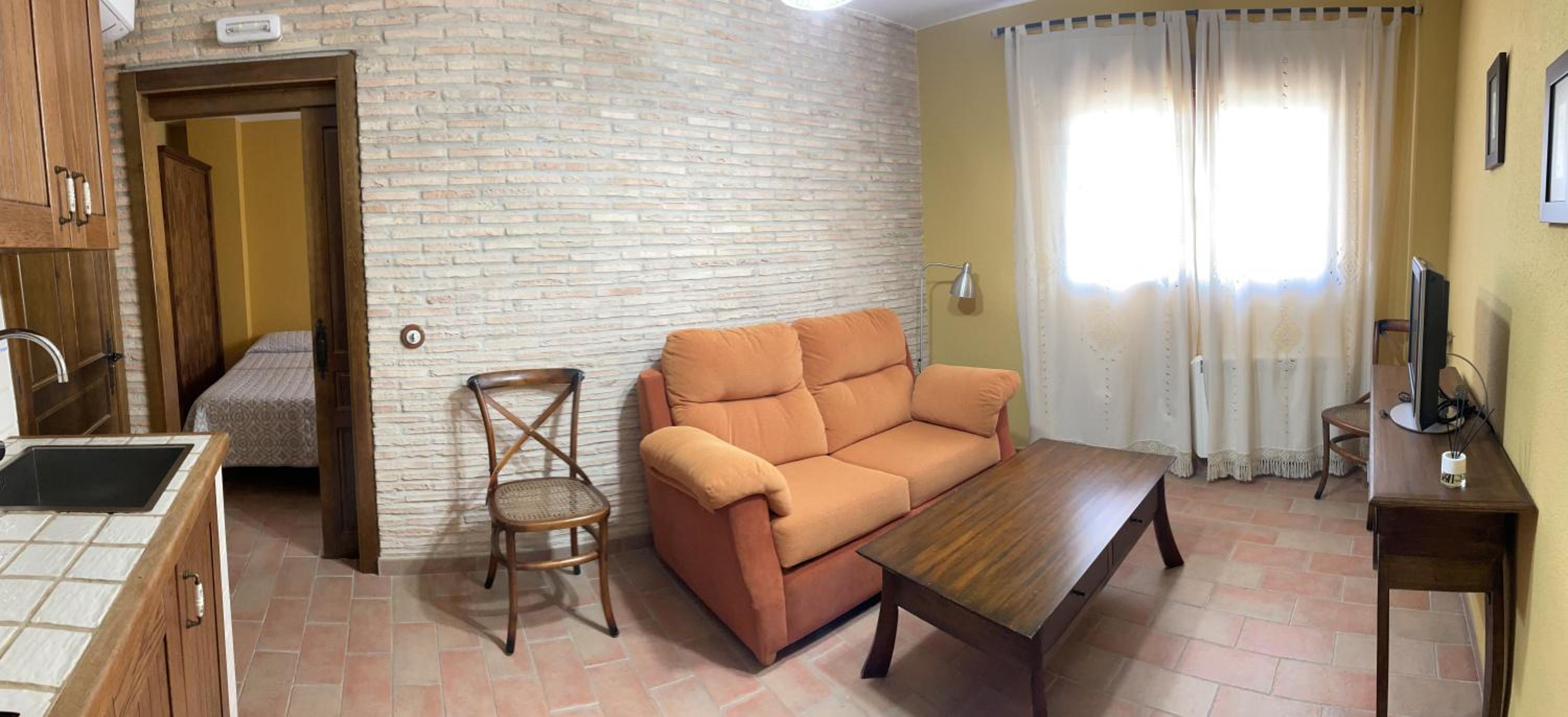 One-Bedroom Apartment - Photo 3