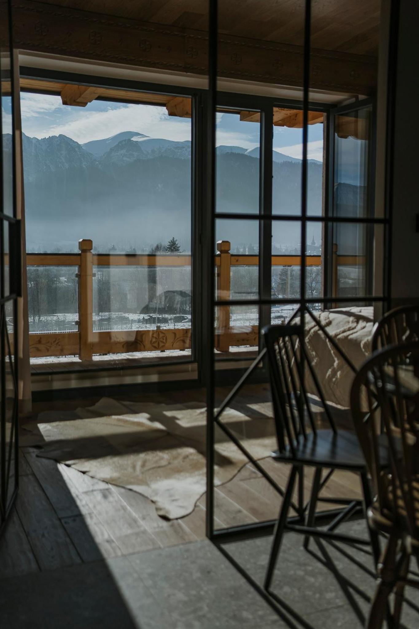 Suite with Mountain View