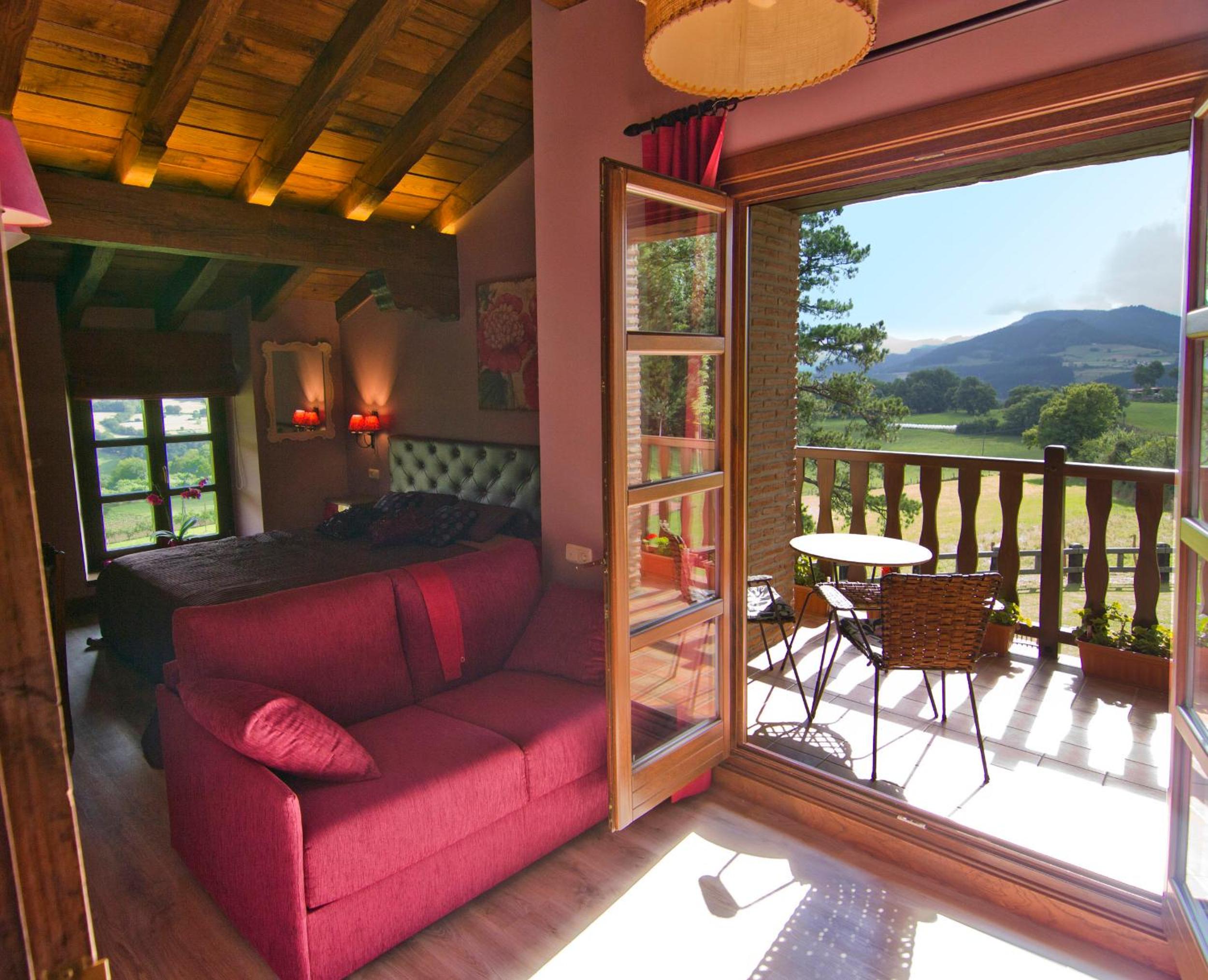 Habitación Familiar (2 Adultos + 2 Niños) hasta 12 años con Vista a la Montaña