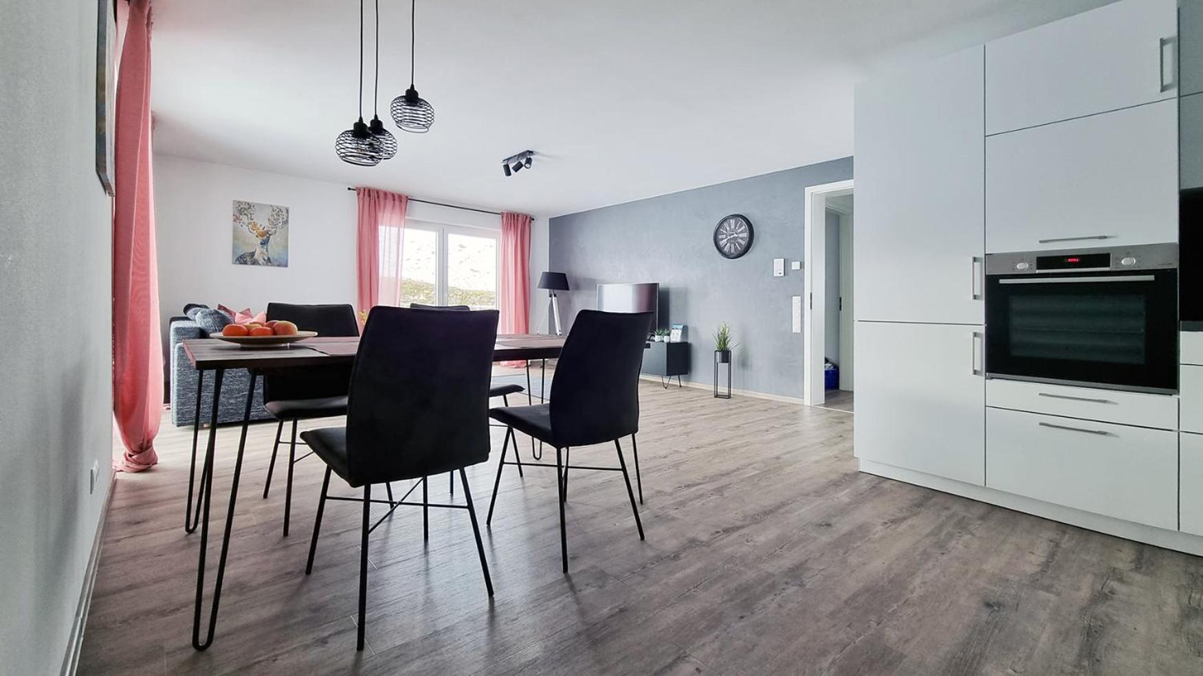 Superior One-Bedroom Apartment with Balcony - Photo 2
