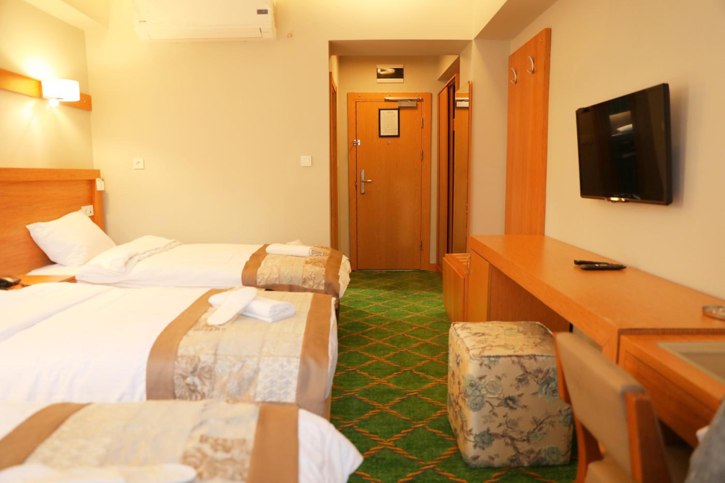 Standard Triple Room photo 2