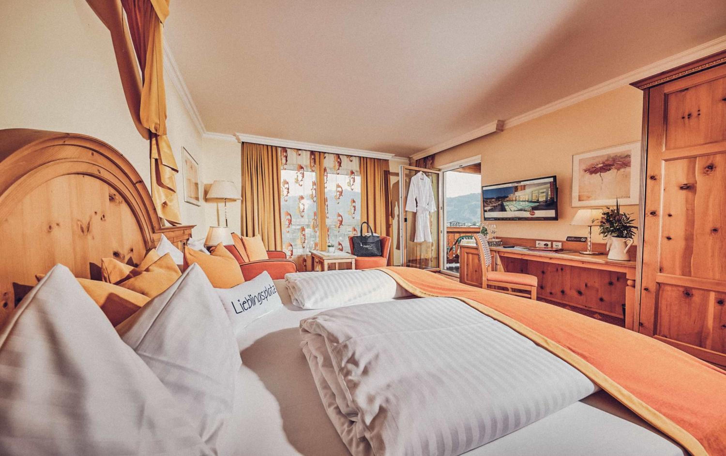 Deluxe Double Room with Mountain View - Photo 2