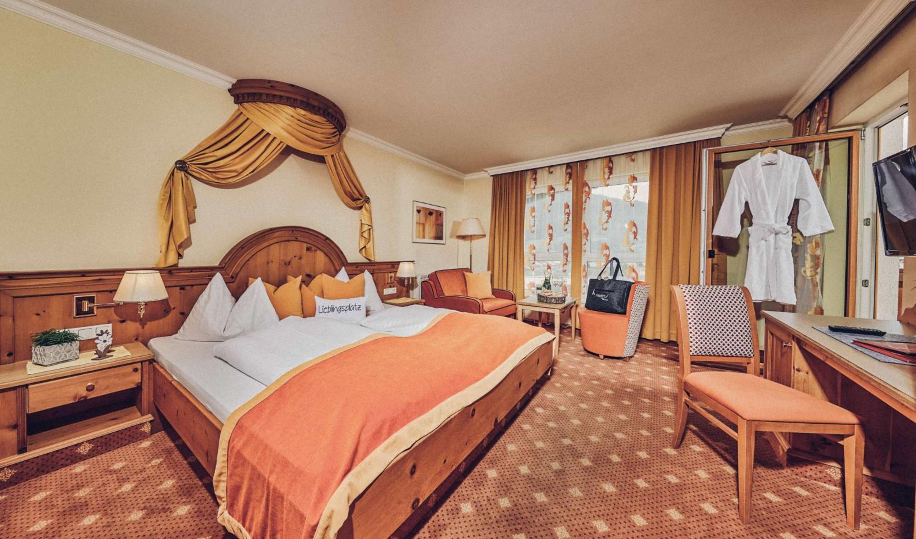 Deluxe Double Room with Mountain View - Photo 1
