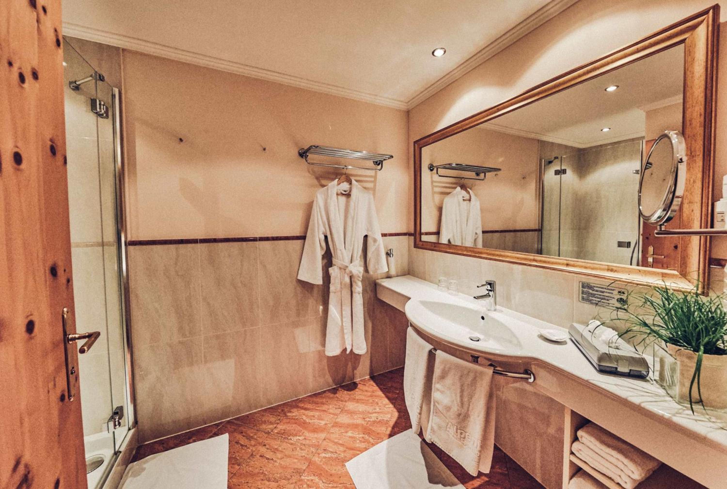 Deluxe Double Room with Mountain View - Photo 4