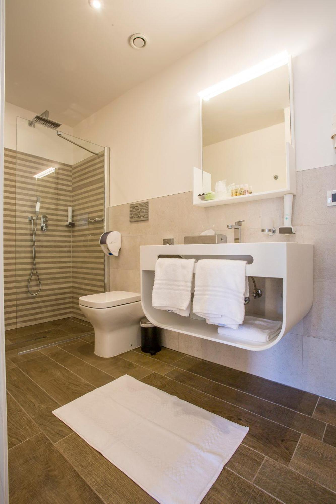 Apartment with Sea View - Photo 6