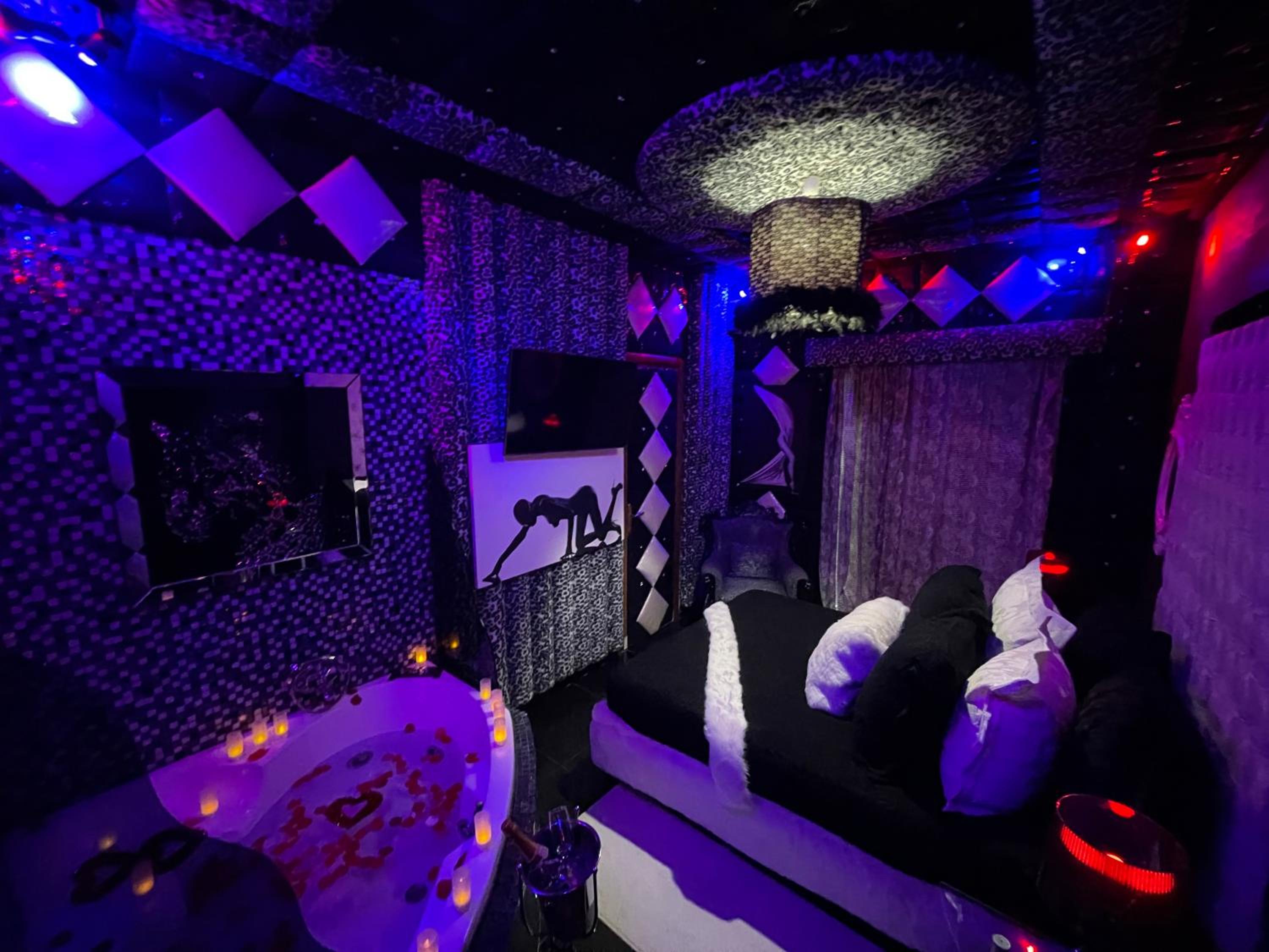 Queen Room with Spa Bath