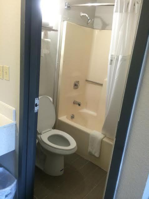 Double Room with Two Double Beds - Smoking photo 2