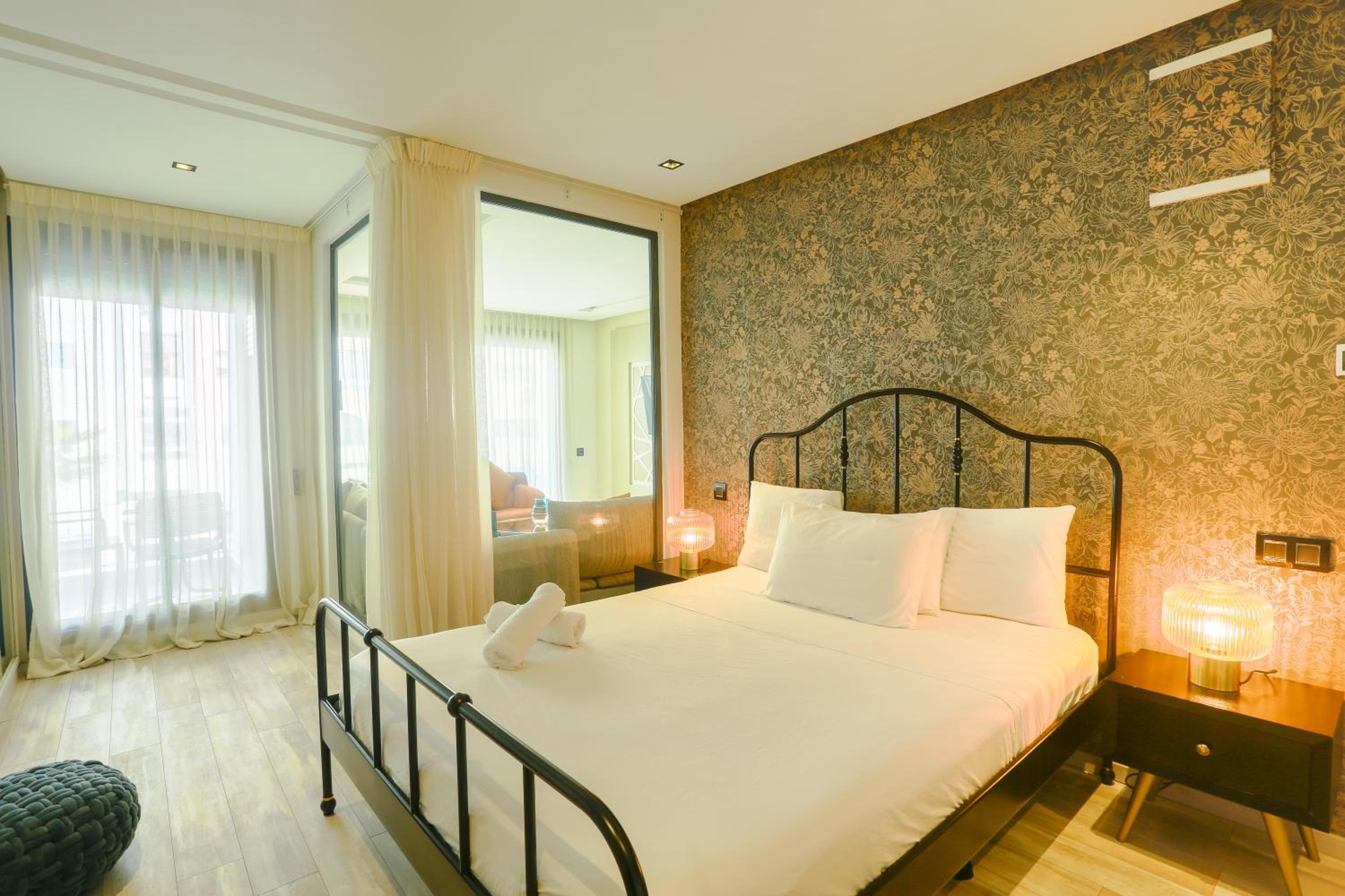 One-Bedroom Apartment - Photo 6