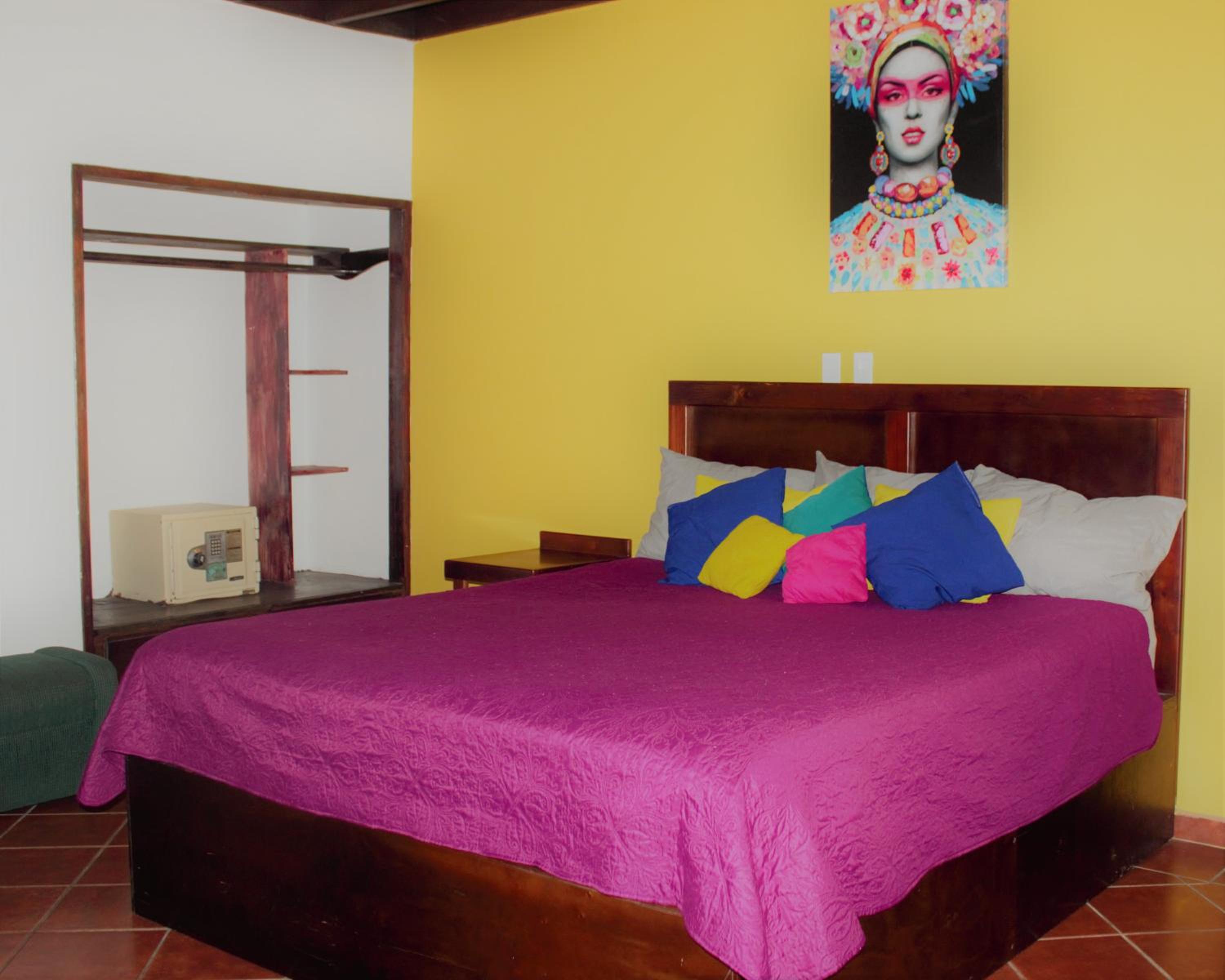 Standard Queen Room - Photo 6