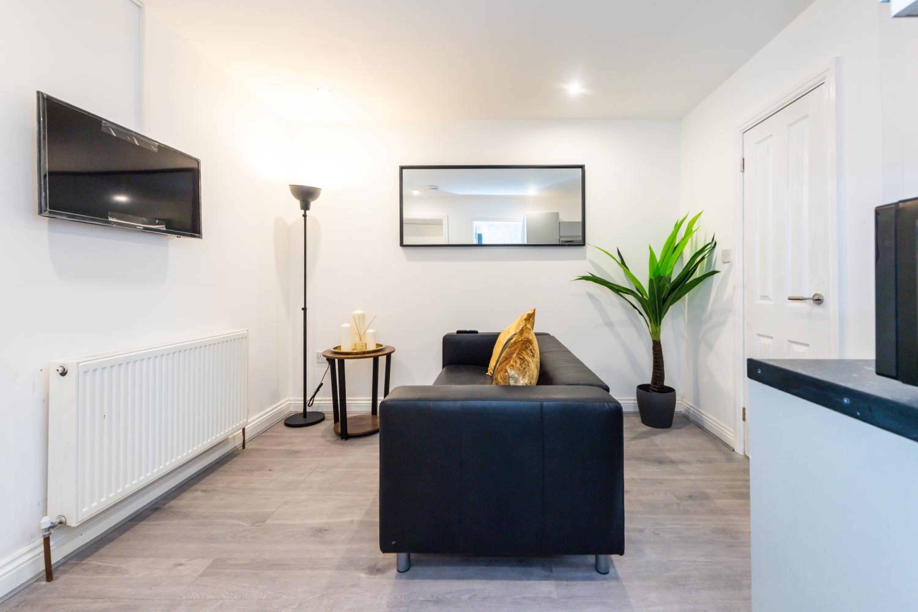 One-Bedroom Apartment - Photo 11