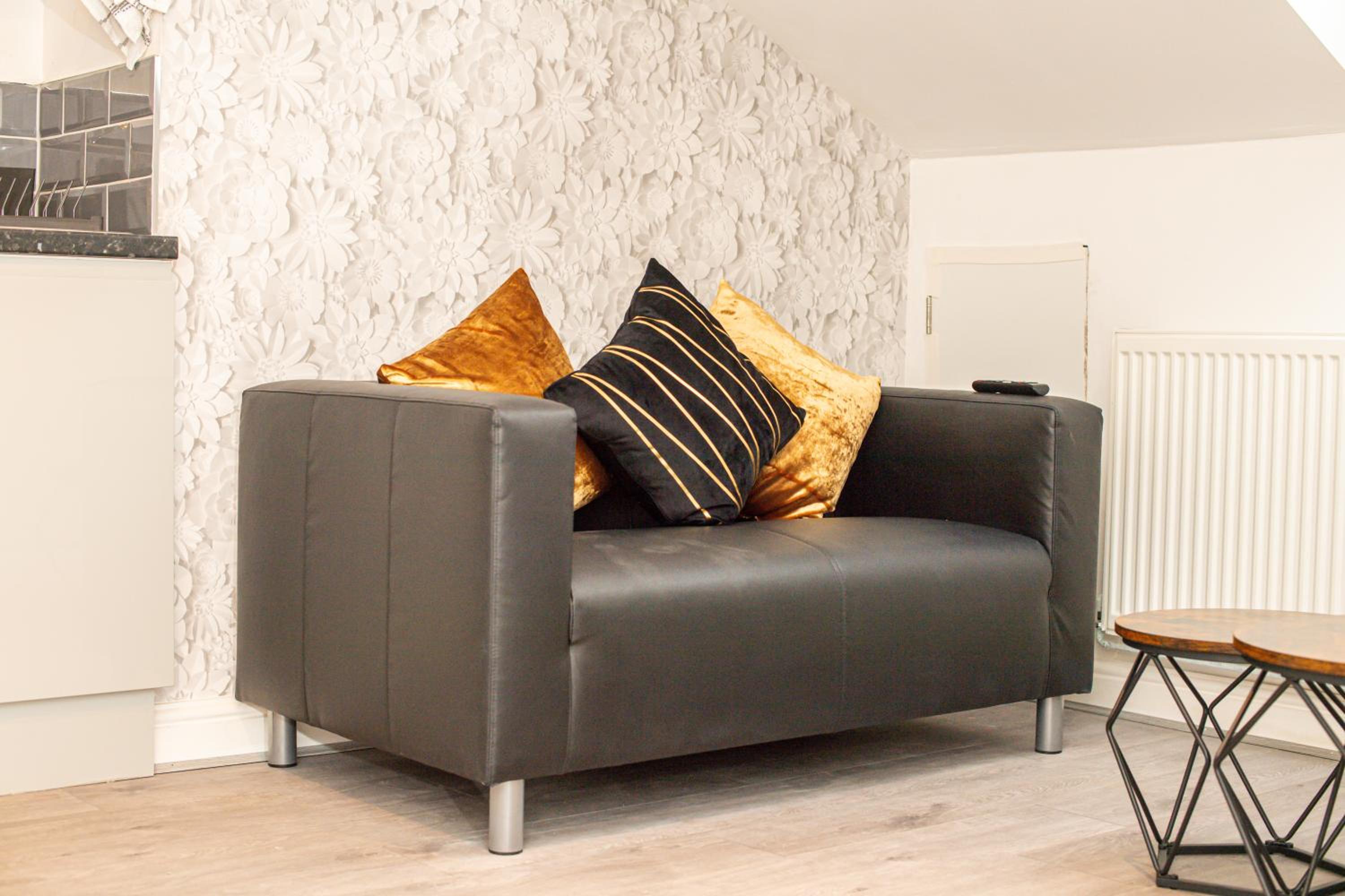 Studio Apartment - Photo 30