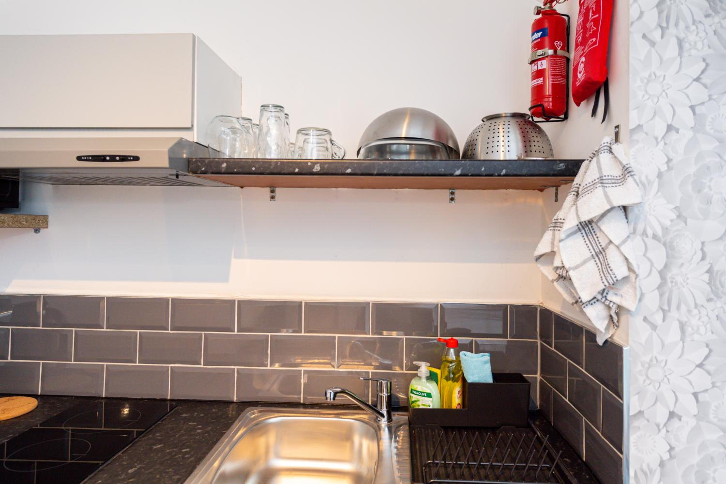 Studio Apartment - Photo 25