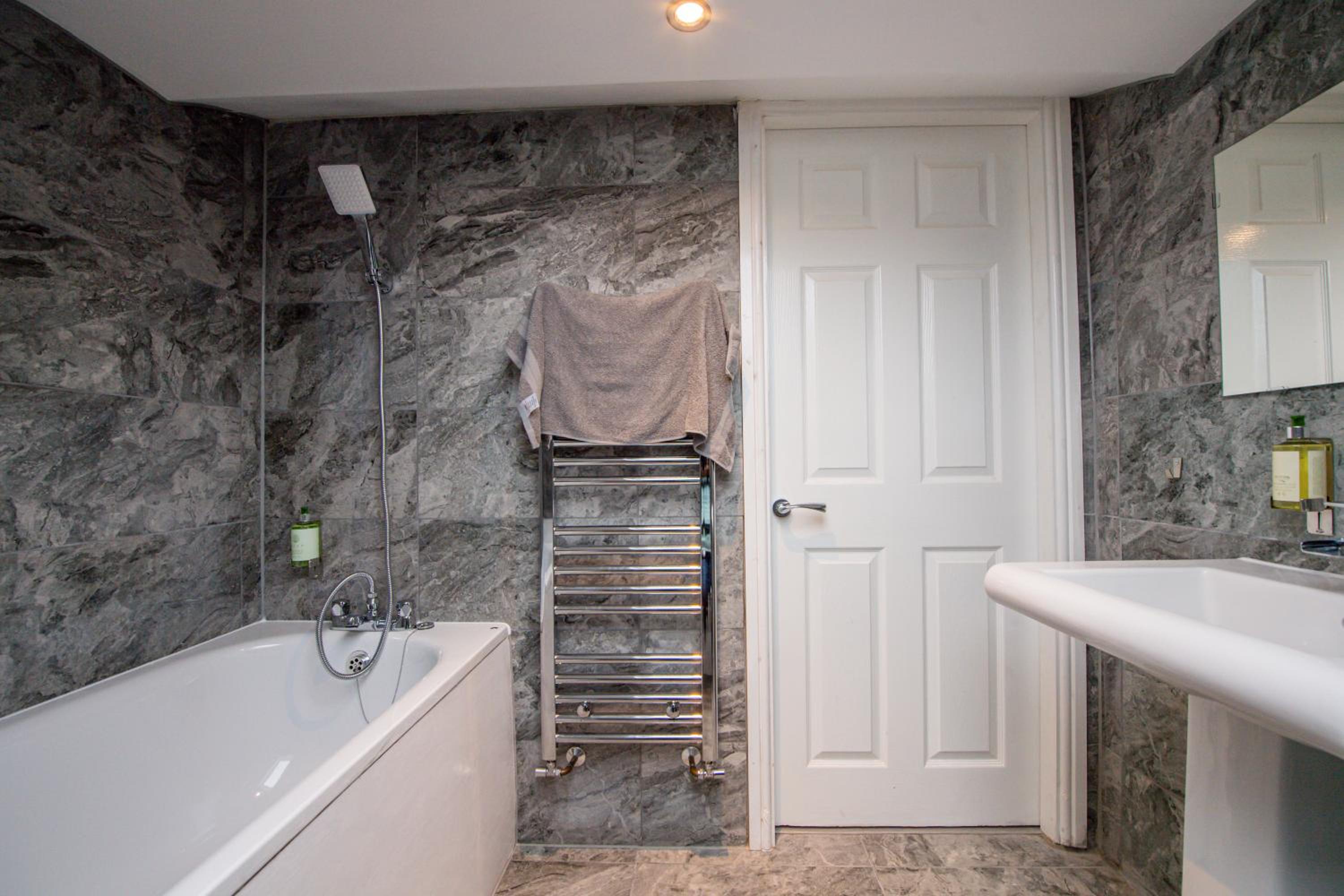 Studio Apartment - Photo 19