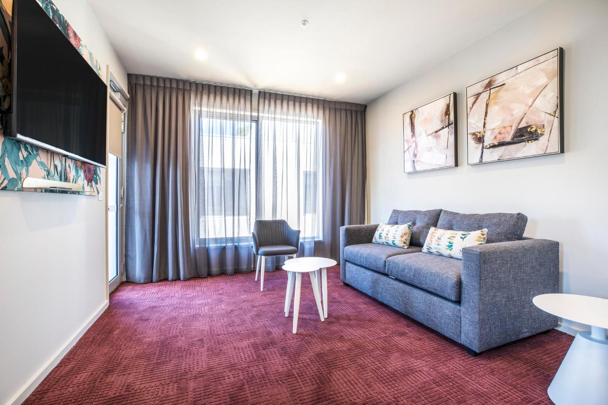 Queen Suite - Photo 2