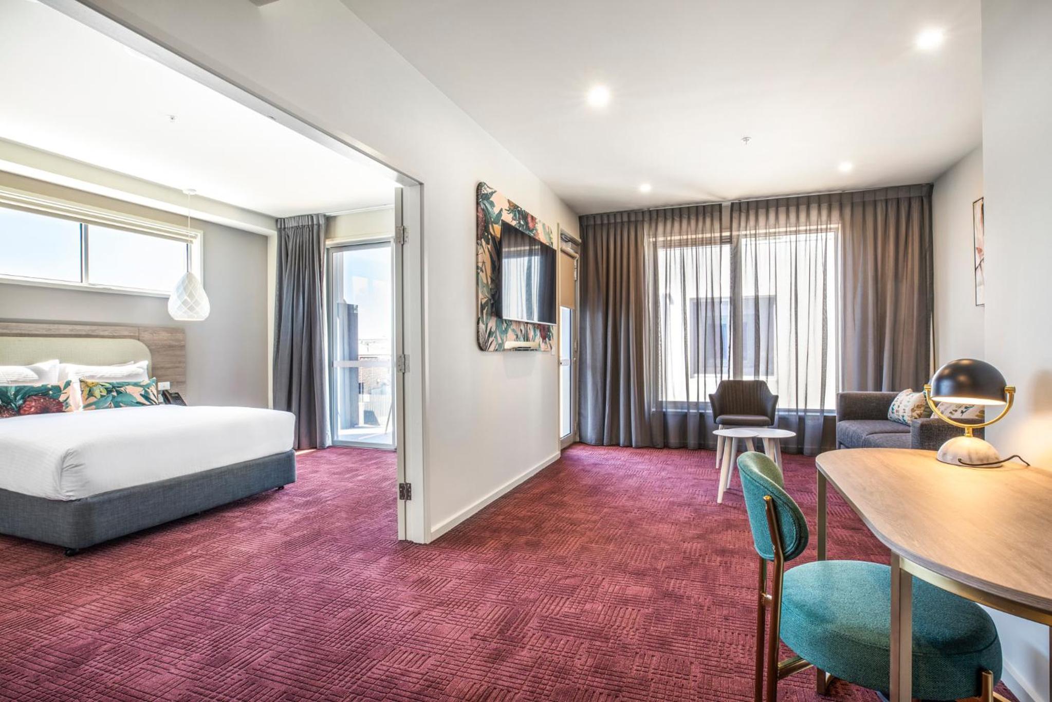 Queen Suite - Photo 1