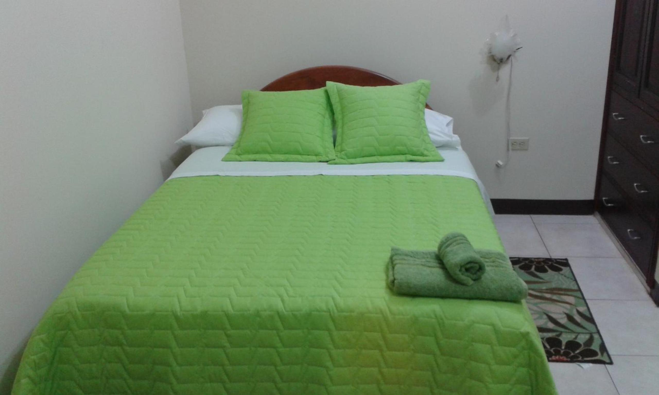 Budget Triple Room - Photo 10