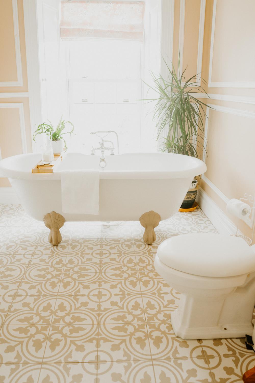 King Room with Spa Bath - Photo 3