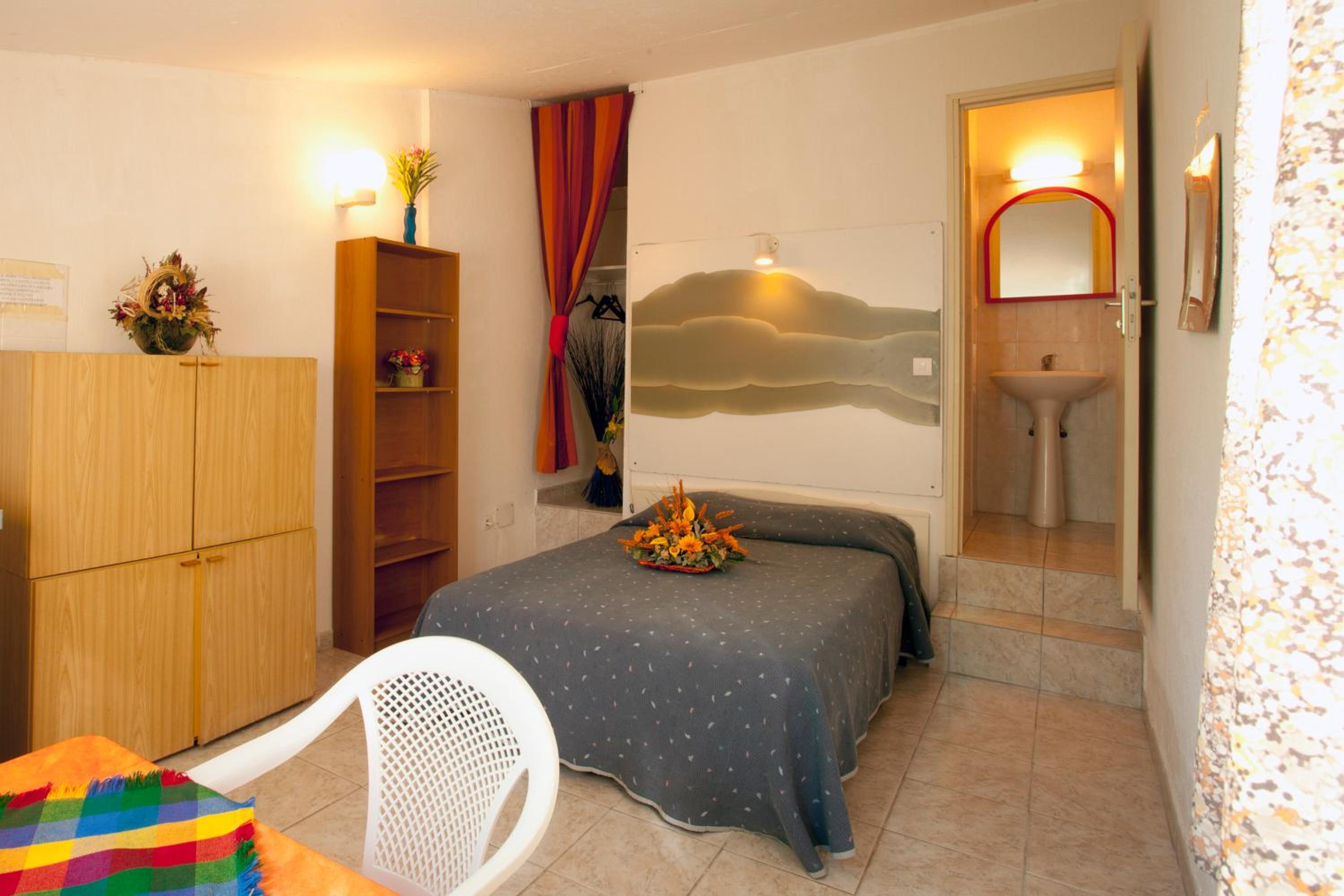 Double Room with Private Bathroom photo 2