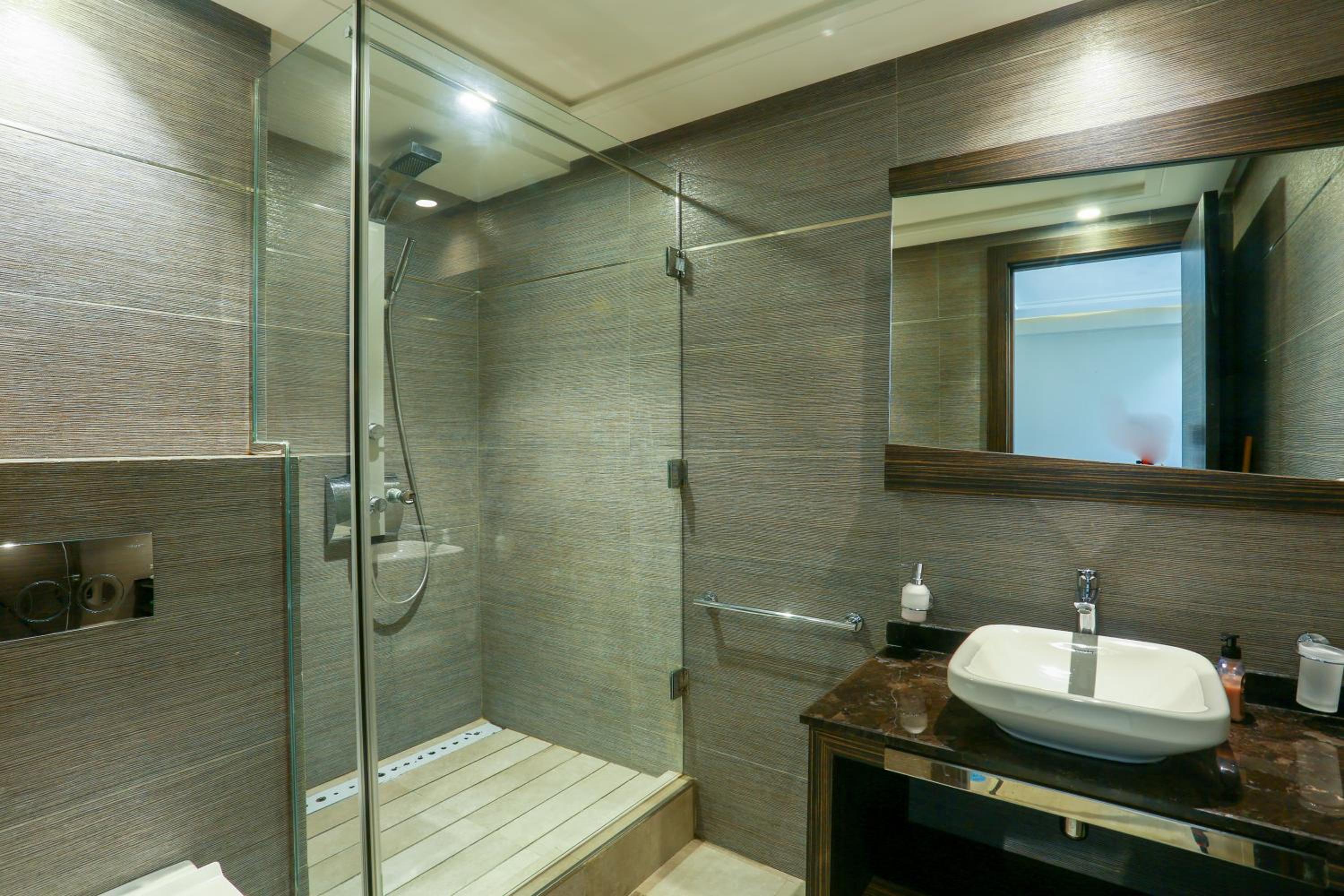 One-Bedroom Apartment - Photo 5