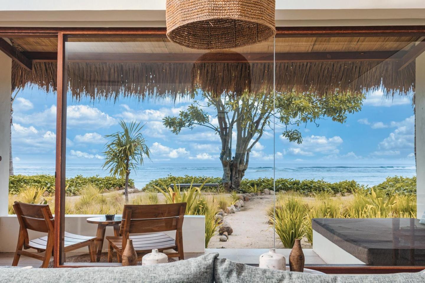 Beachfront Honeymoon Suite - Photo 3