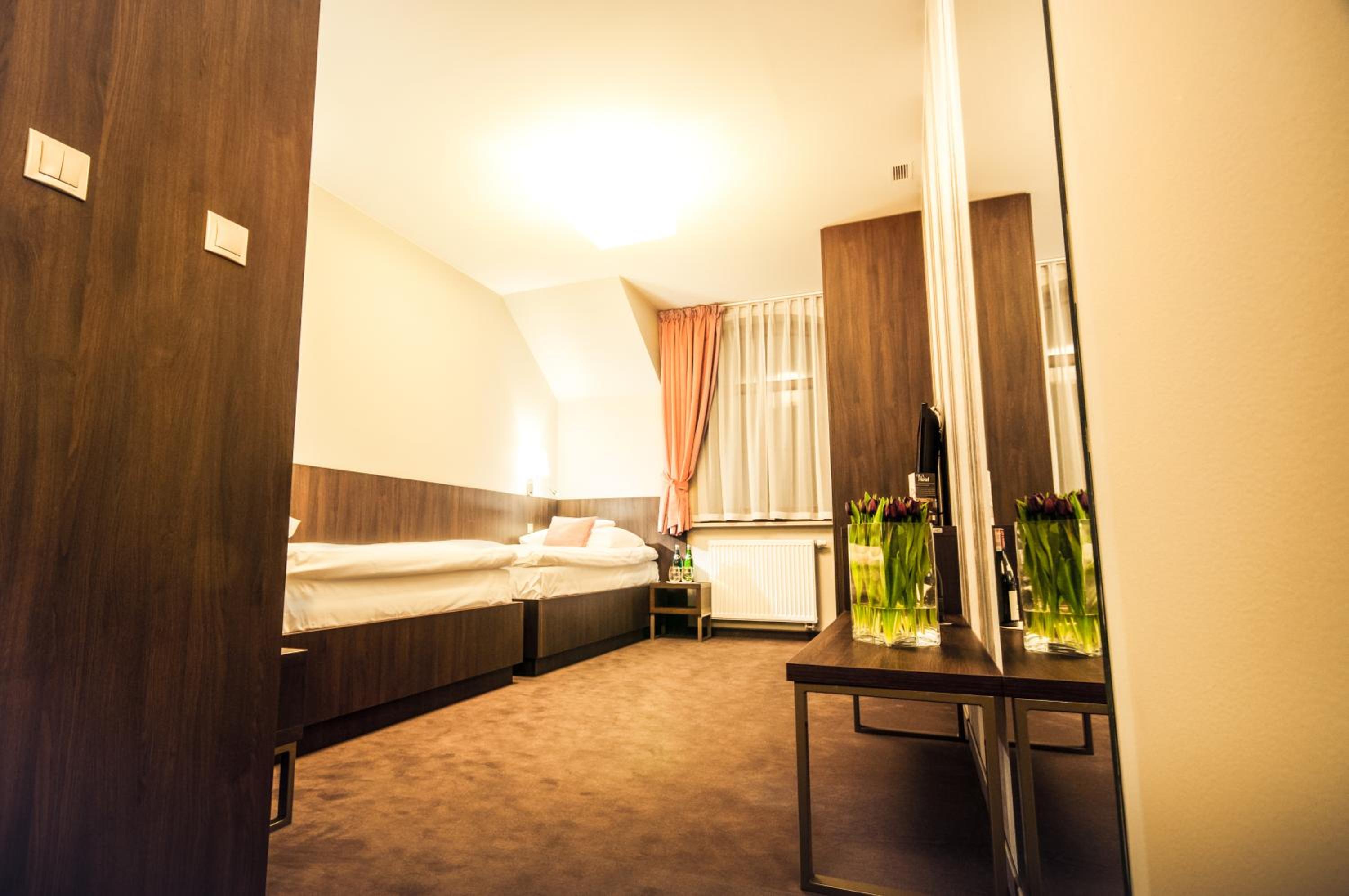 Twin Room - Photo 2