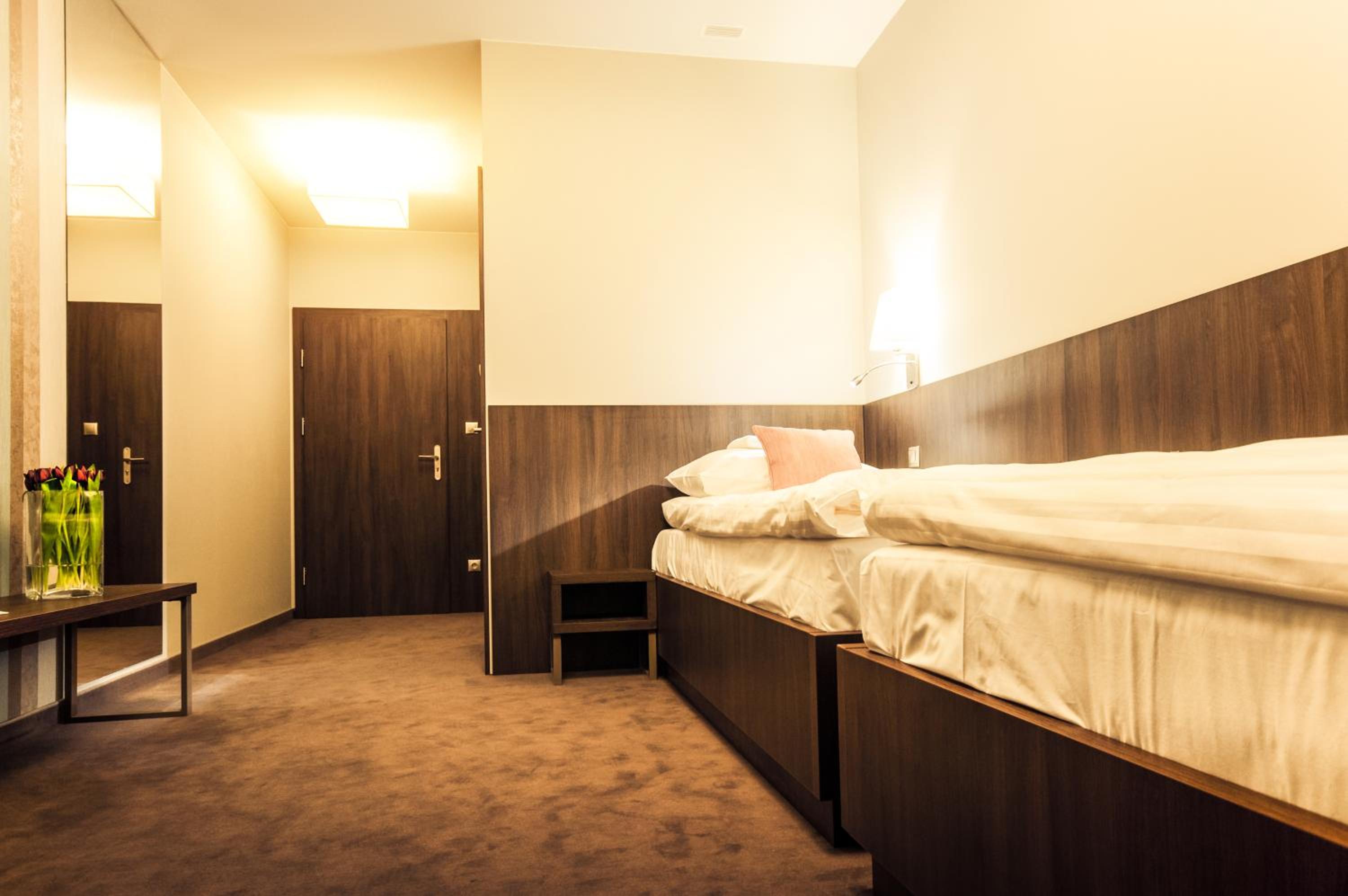 Twin Room - Photo 5