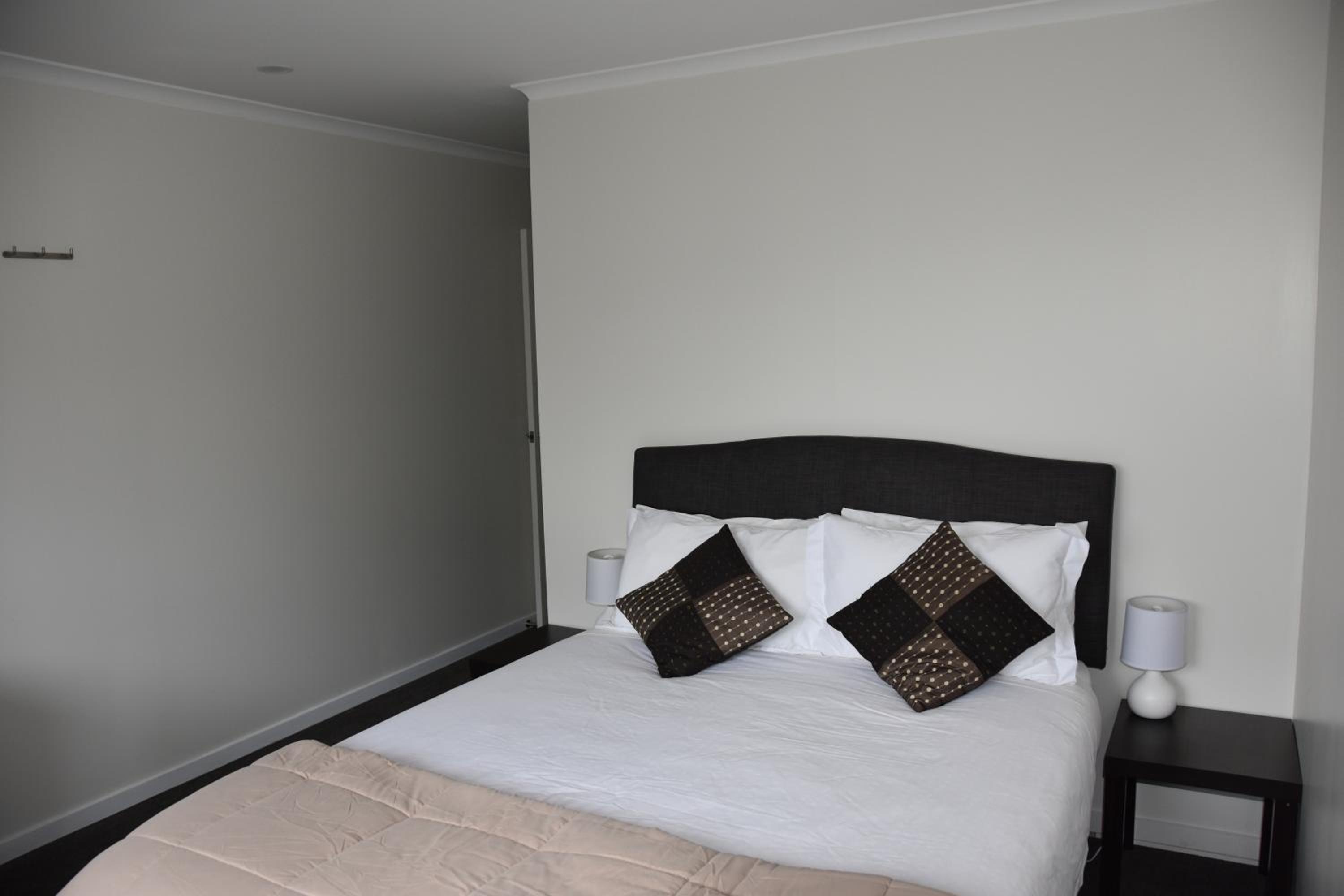 Queen Room photo 1