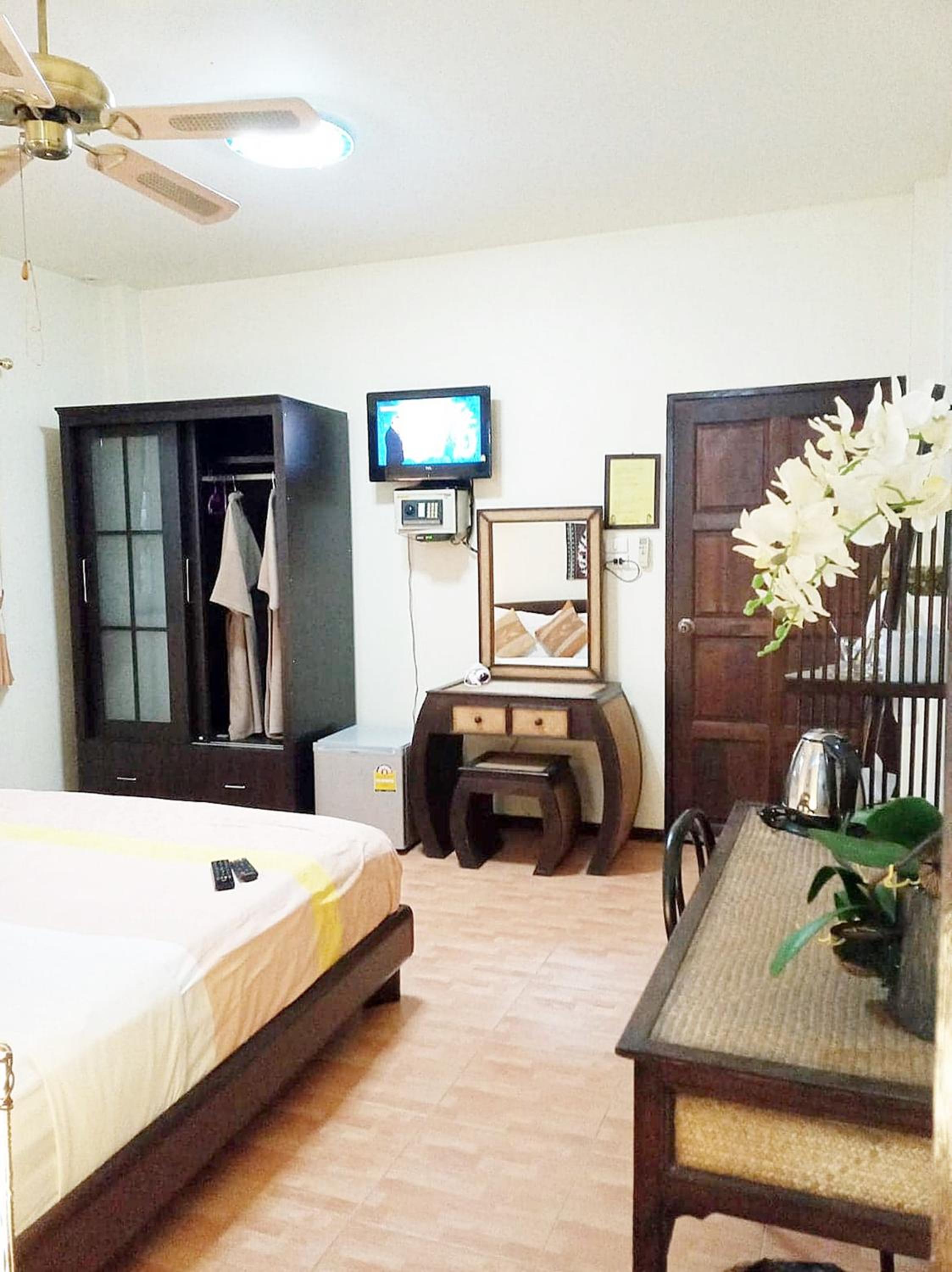 Double Room with Private Bathroom - Photo 1