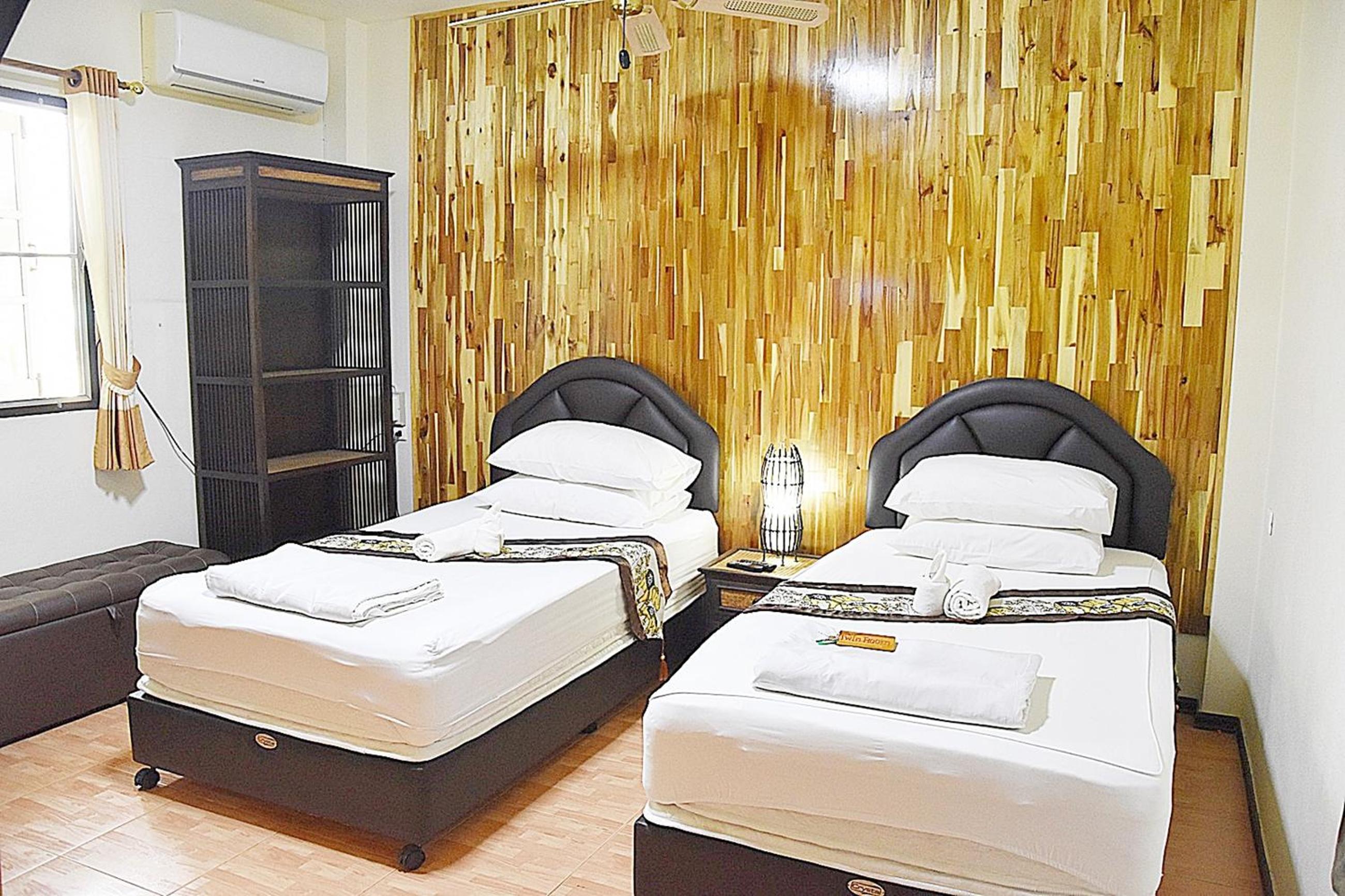 Twin Room with Private External Bathroom - Photo 4