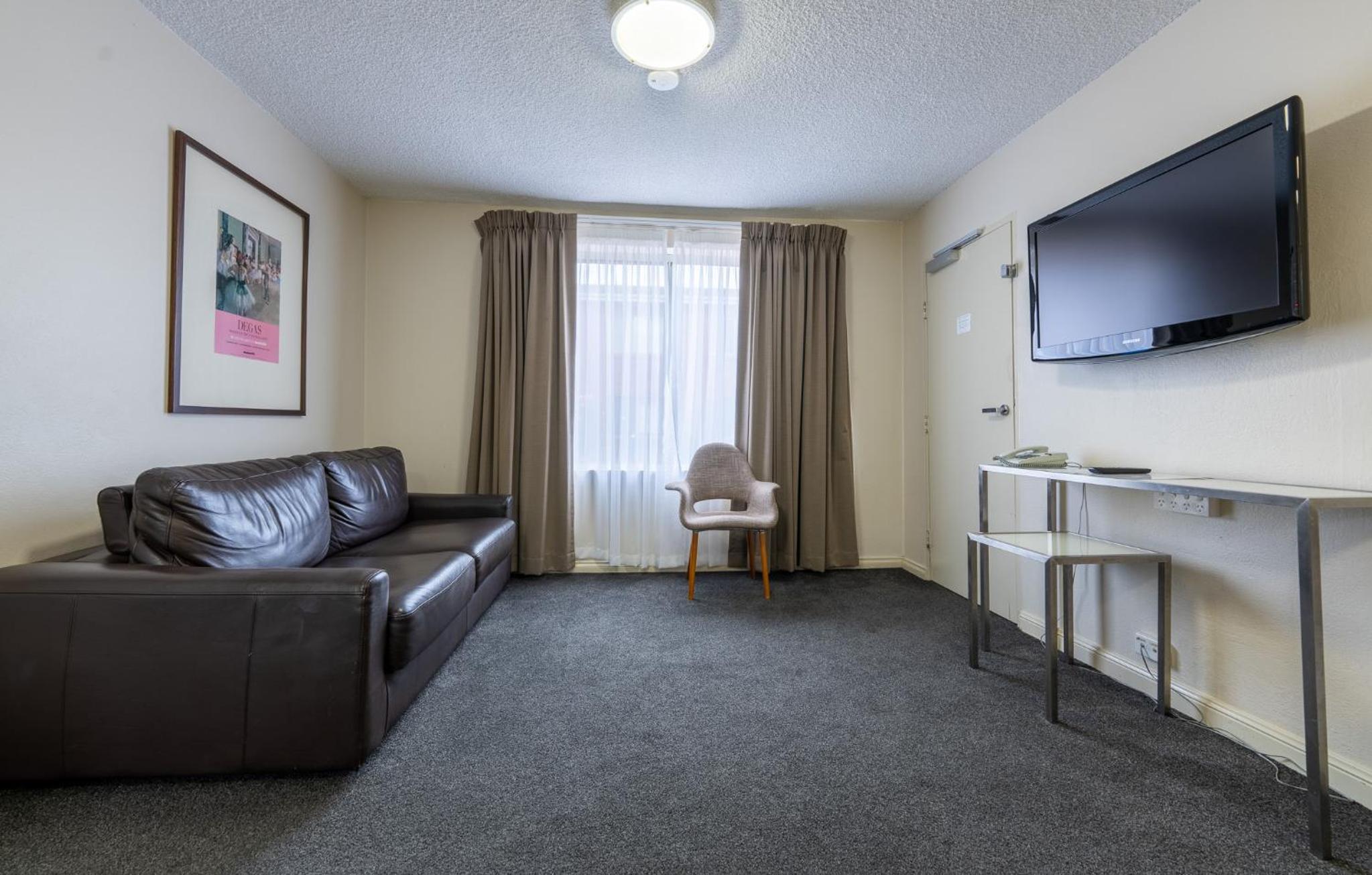 Executive One-Bedroom Apartment - Photo 1