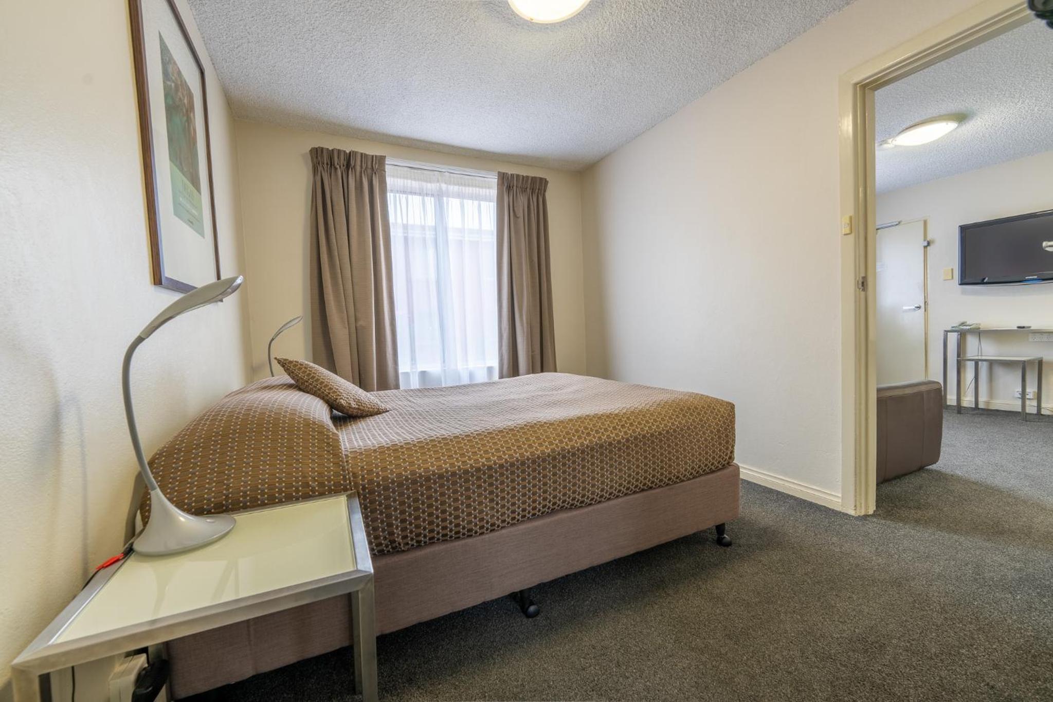 Executive One-Bedroom Apartment - Photo 5