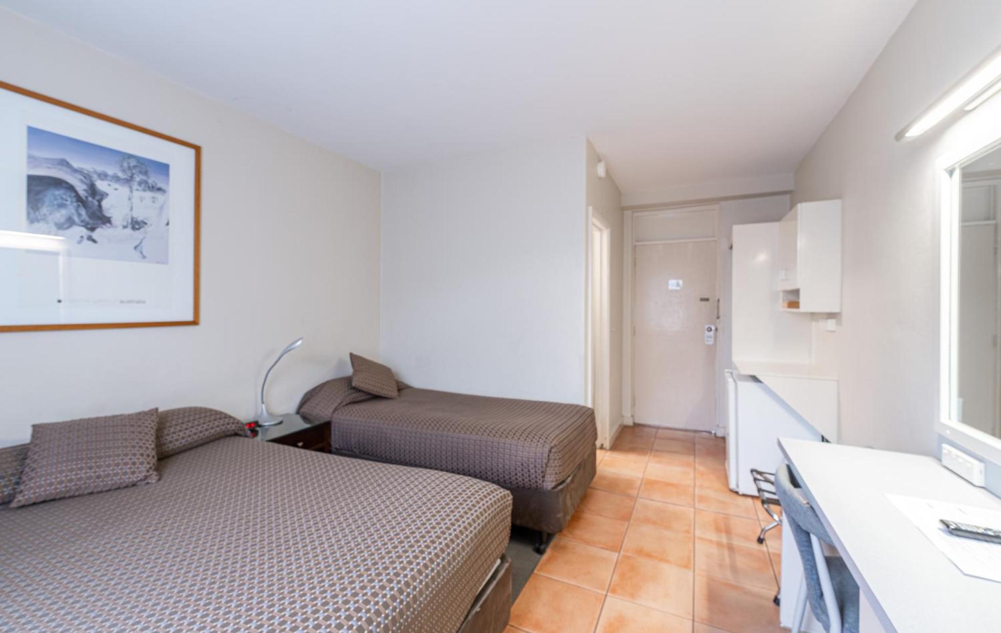 Twin Room - Photo 3