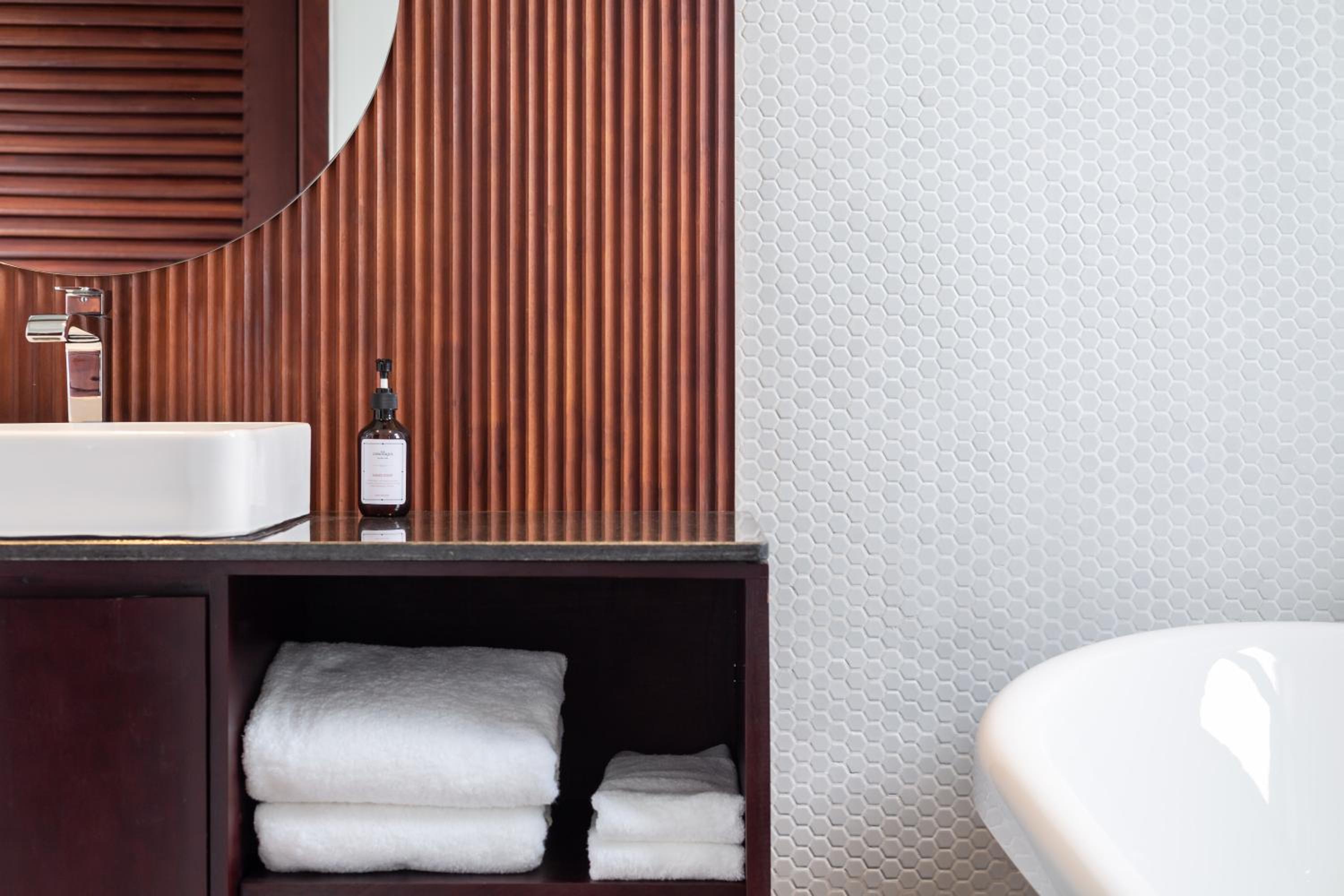 La Chronique Suite with City View - Photo 6