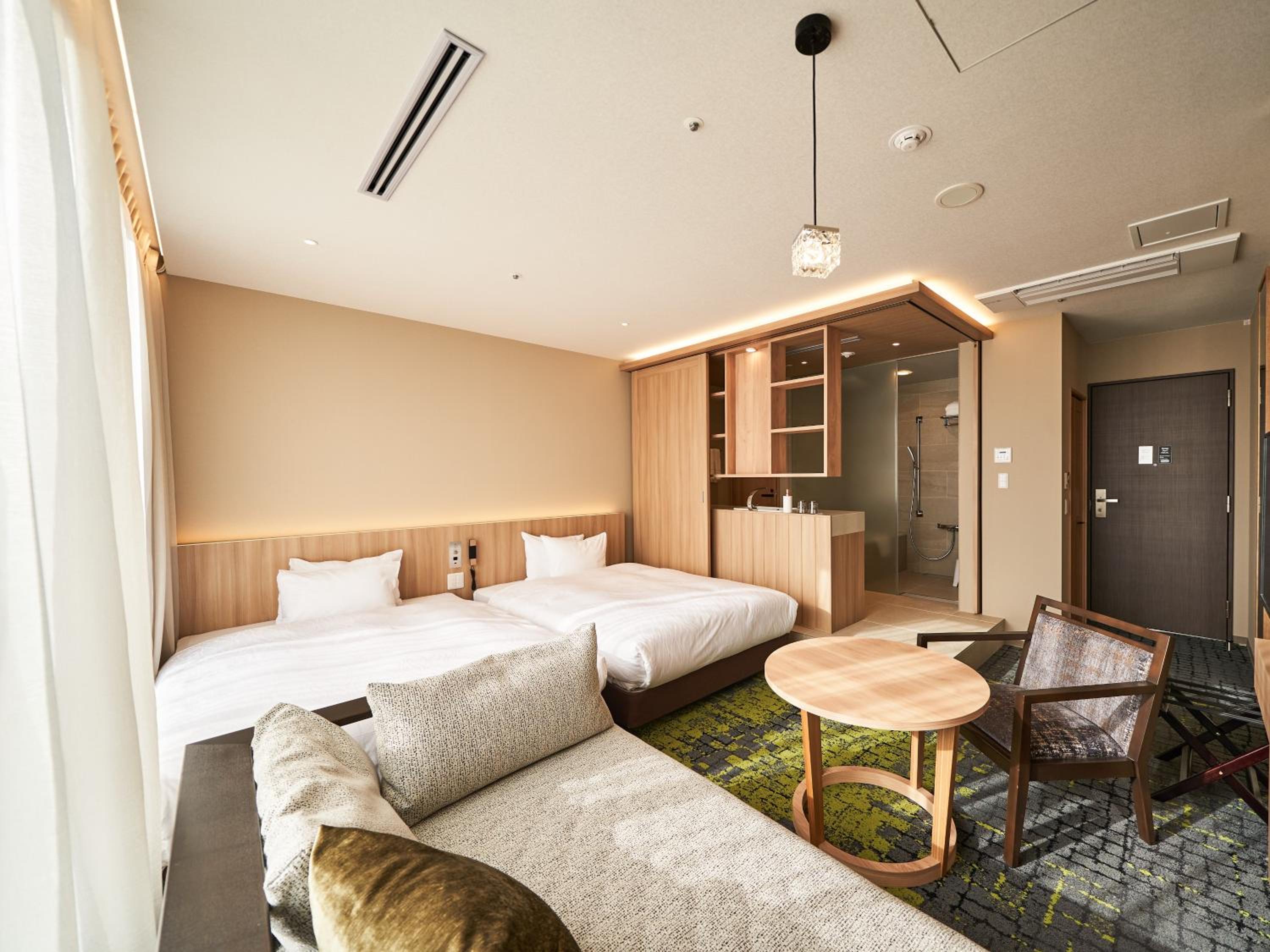 Deluxe Twin Room with Extra Bed - Photo 8