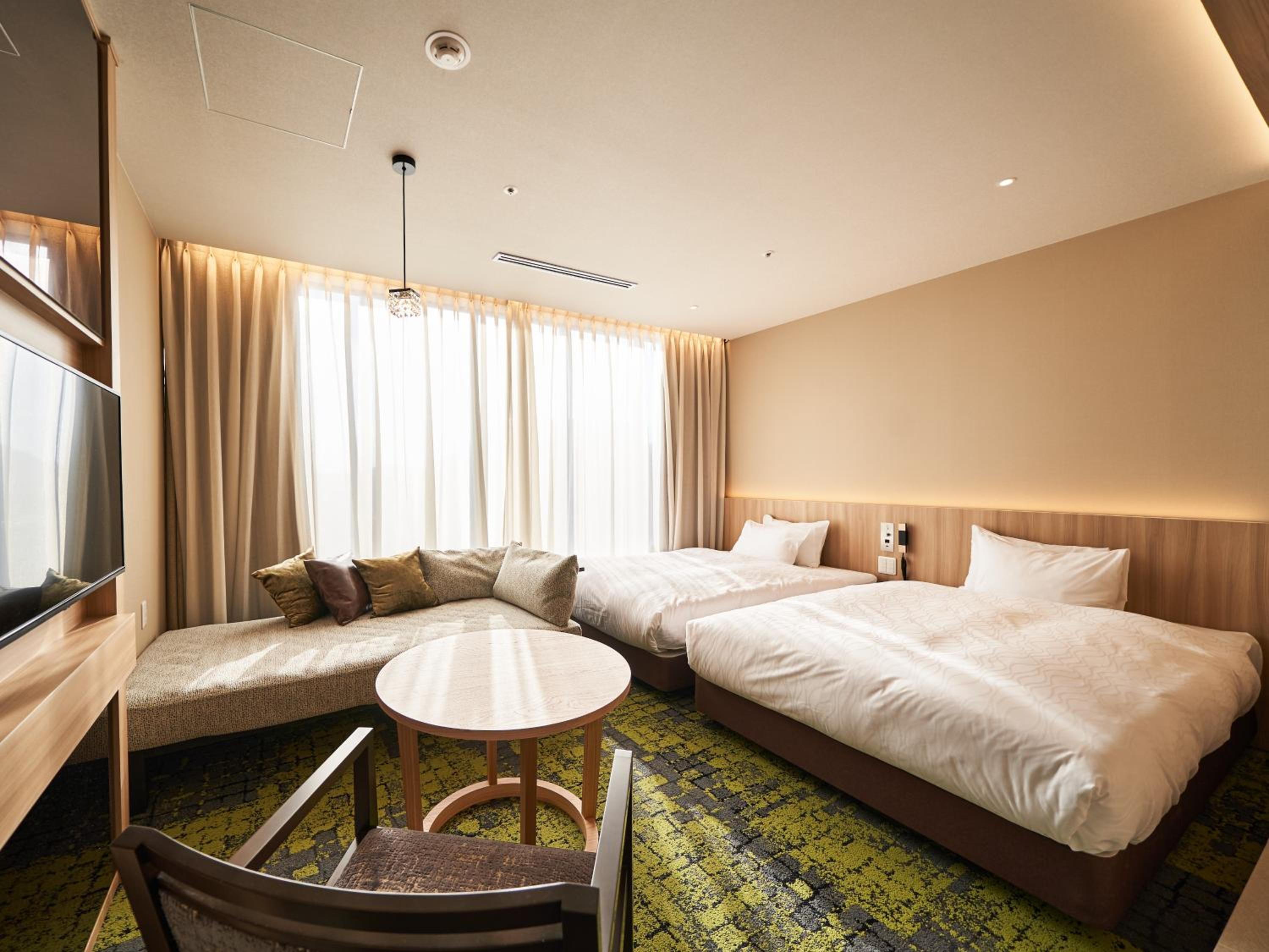 Deluxe Twin Room with Extra Bed - Photo 1