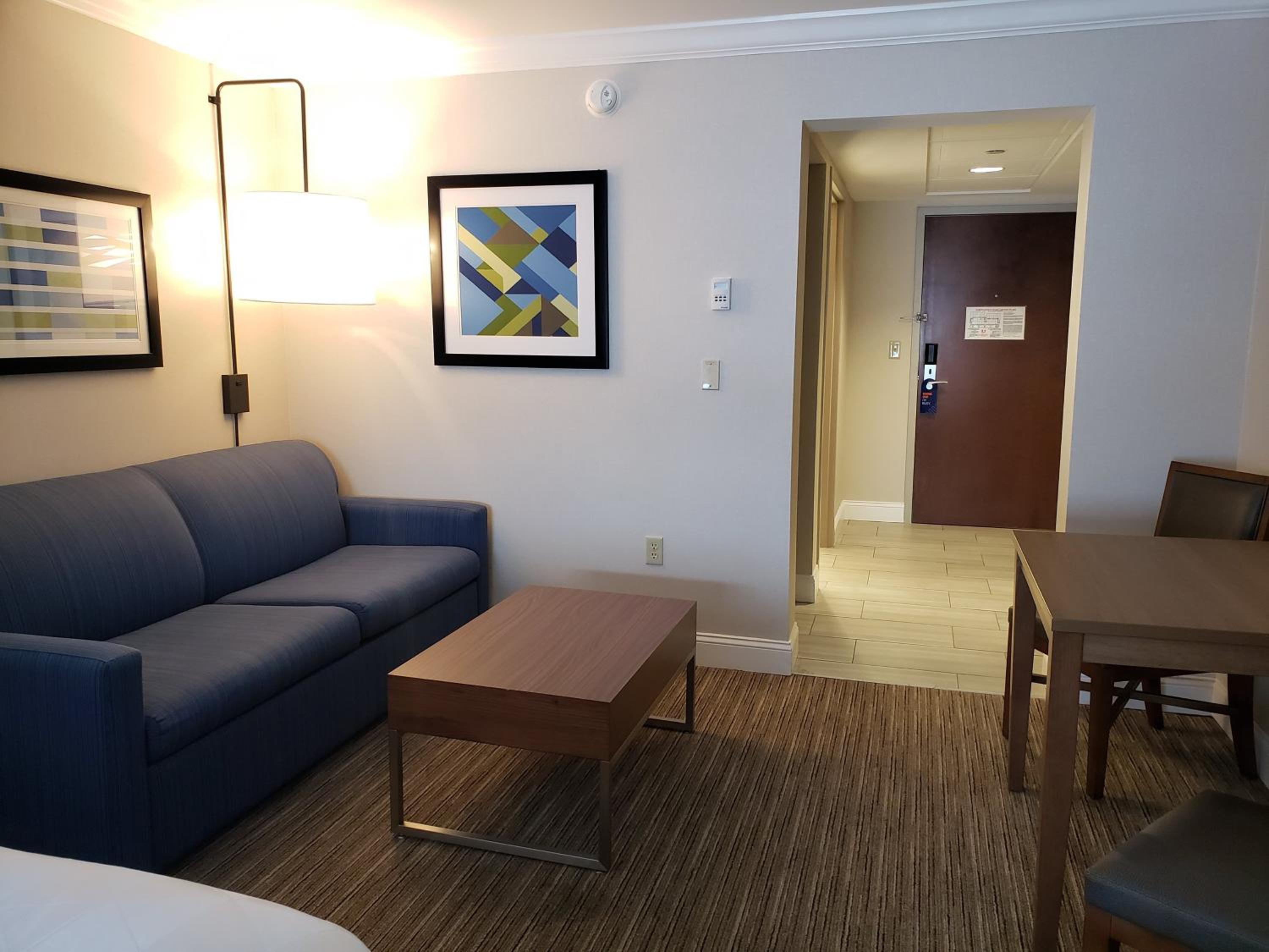 Suite with Two Queen Beds - Photo 3