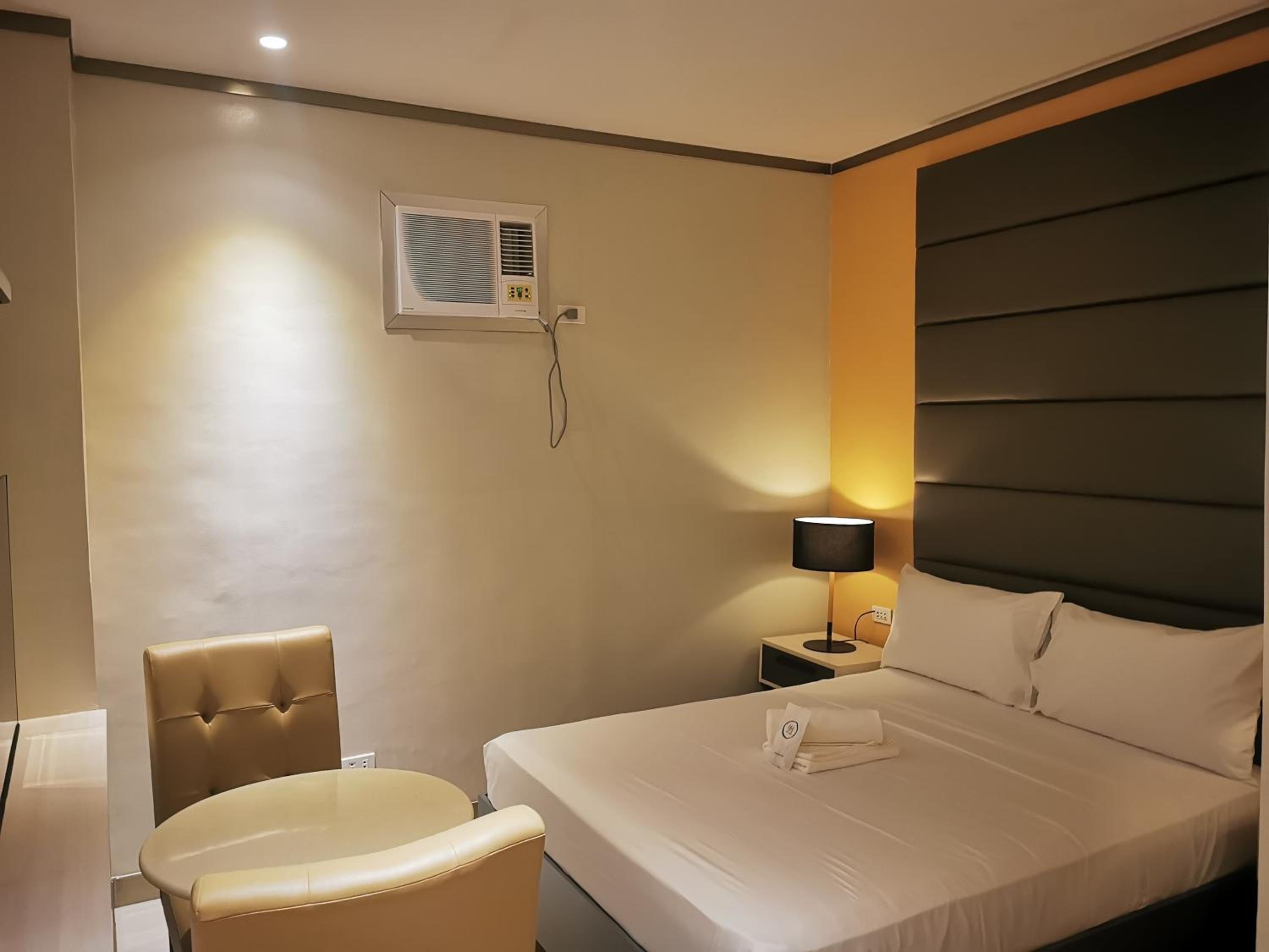 Deluxe Room - Photo 5