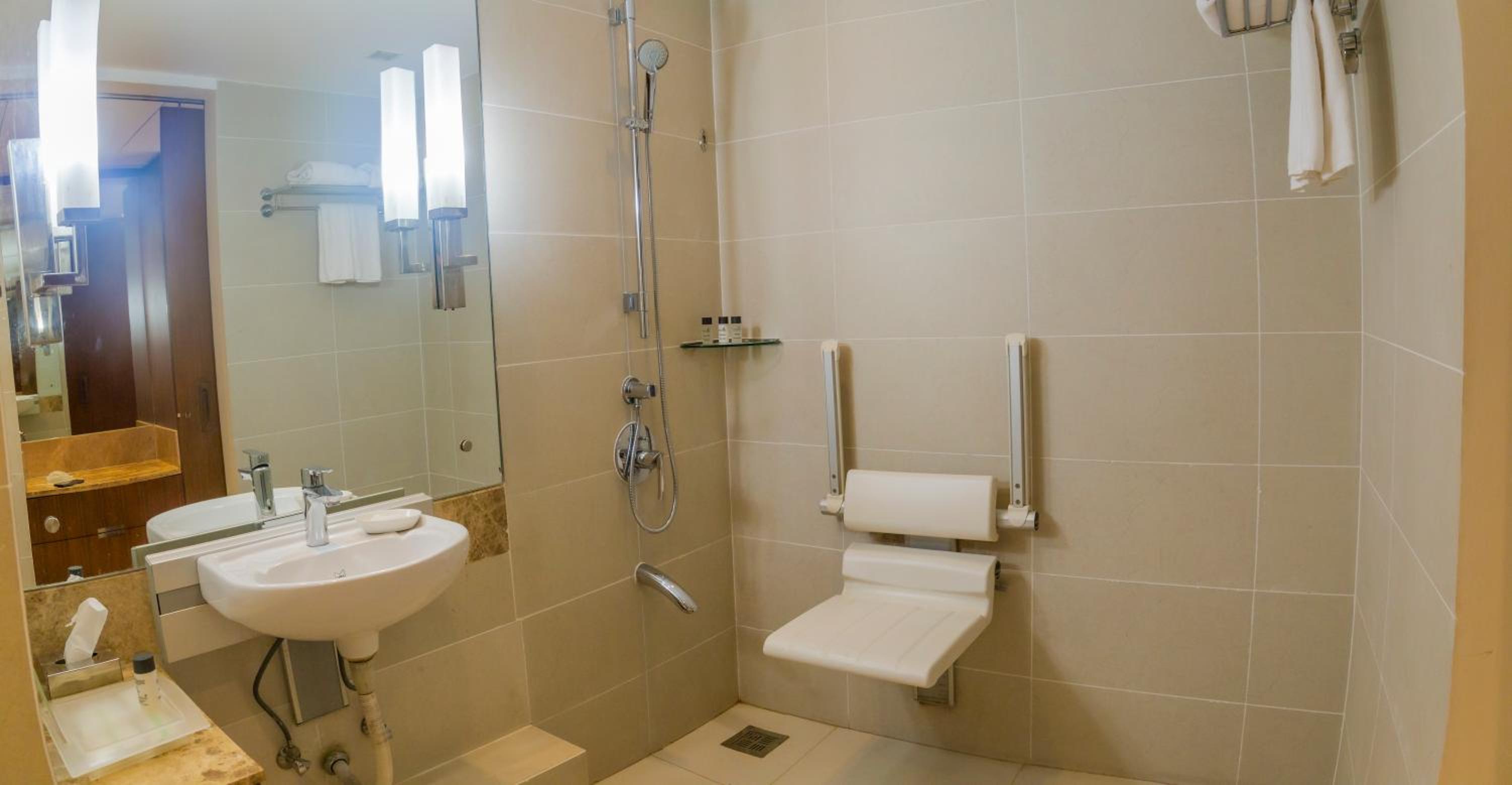 King Room - Disability Access - Photo 4