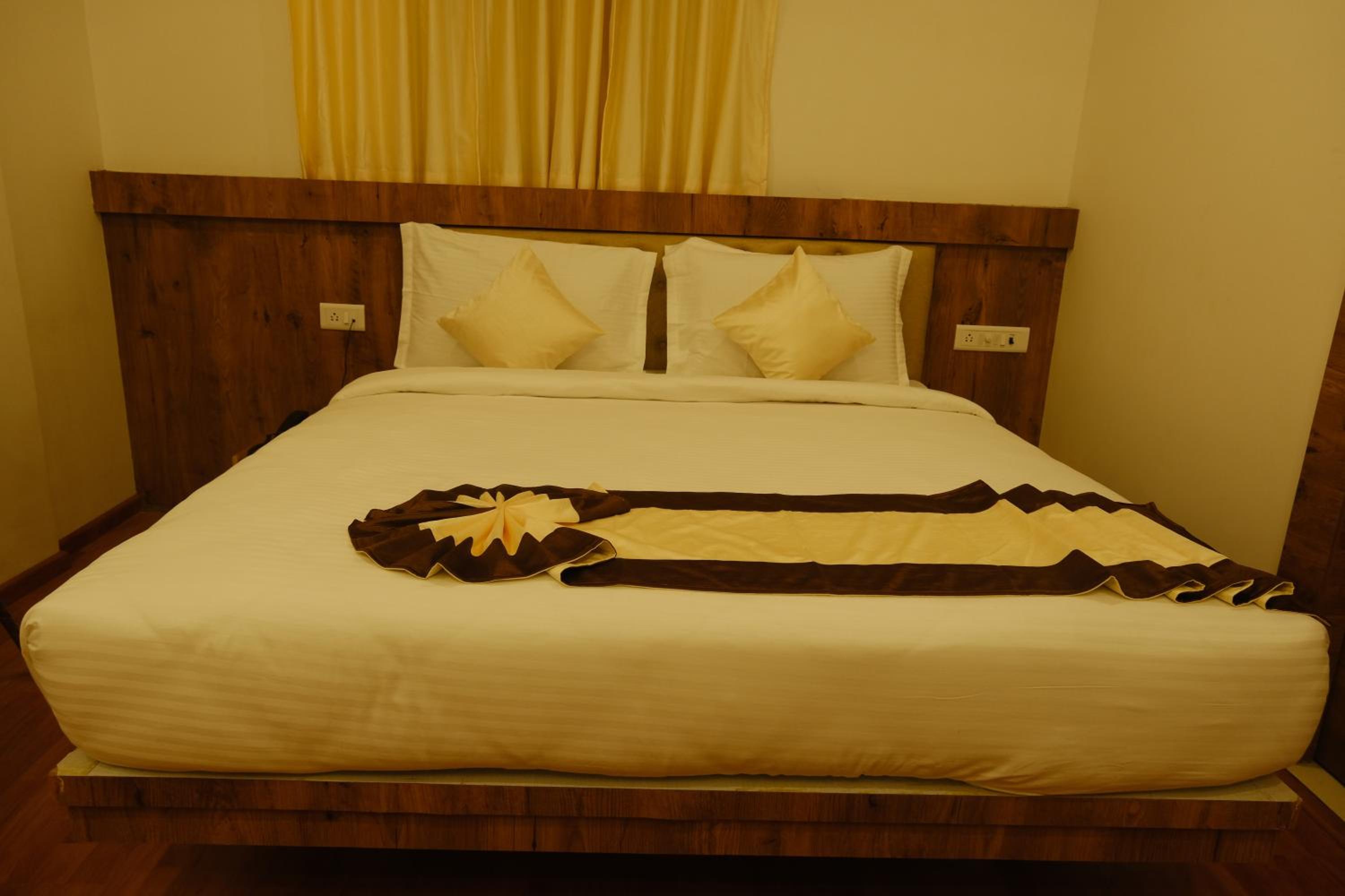 Deluxe Room - Photo 8